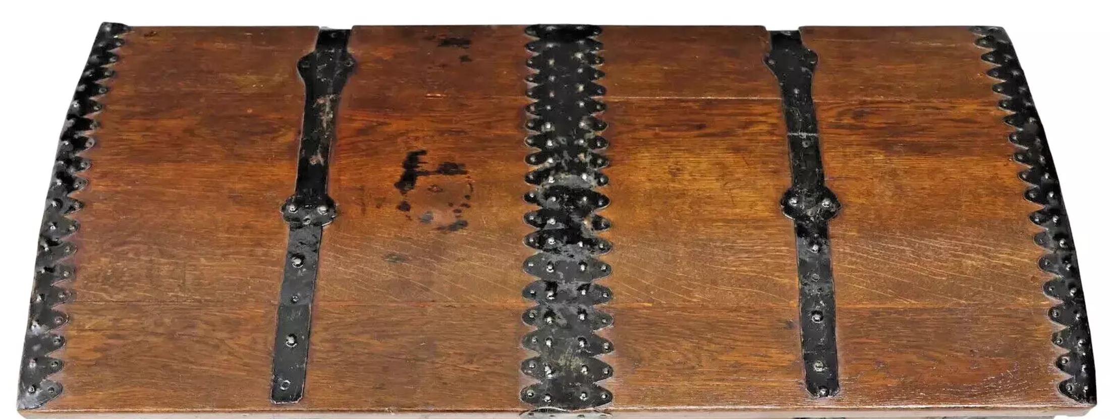 Antico del 1800  Inglese, con cinghie di ferro, Oak, con tetto a cupola. Forziere, cassapanca! in vendita 4