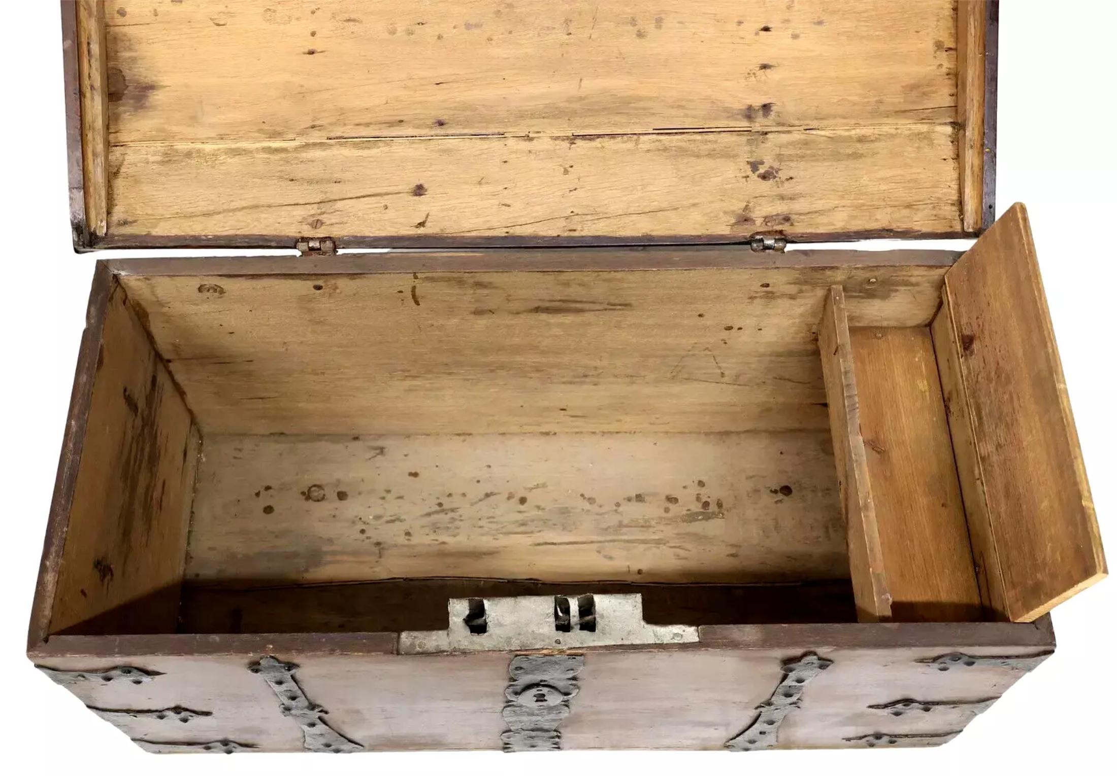 Antico del 1800  Inglese, con cinghie di ferro, Oak, con tetto a cupola. Forziere, cassapanca! in vendita 2