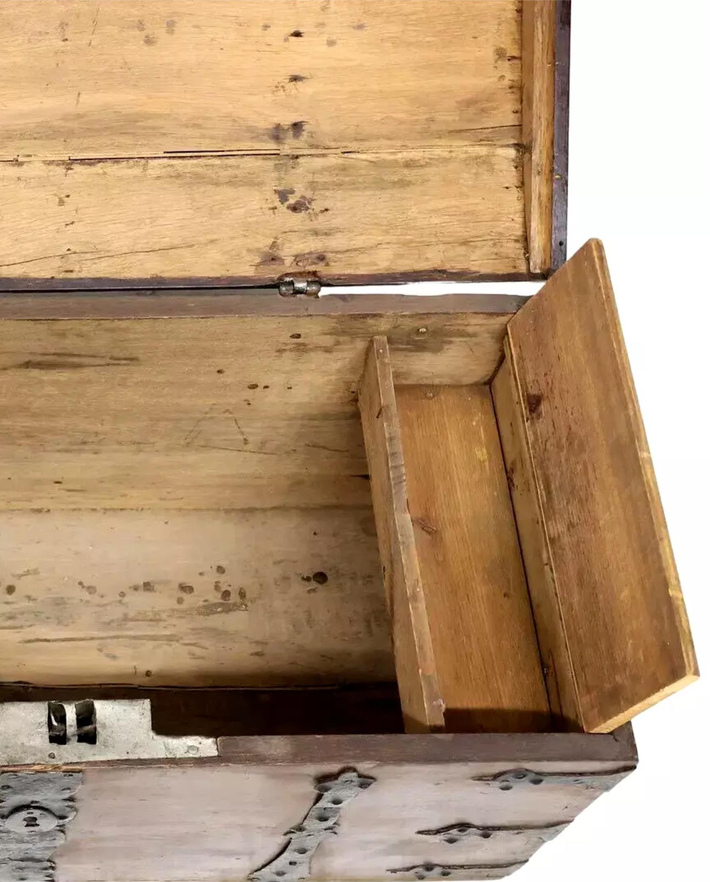 Antico del 1800  Inglese, con cinghie di ferro, Oak, con tetto a cupola. Forziere, cassapanca! in vendita 3