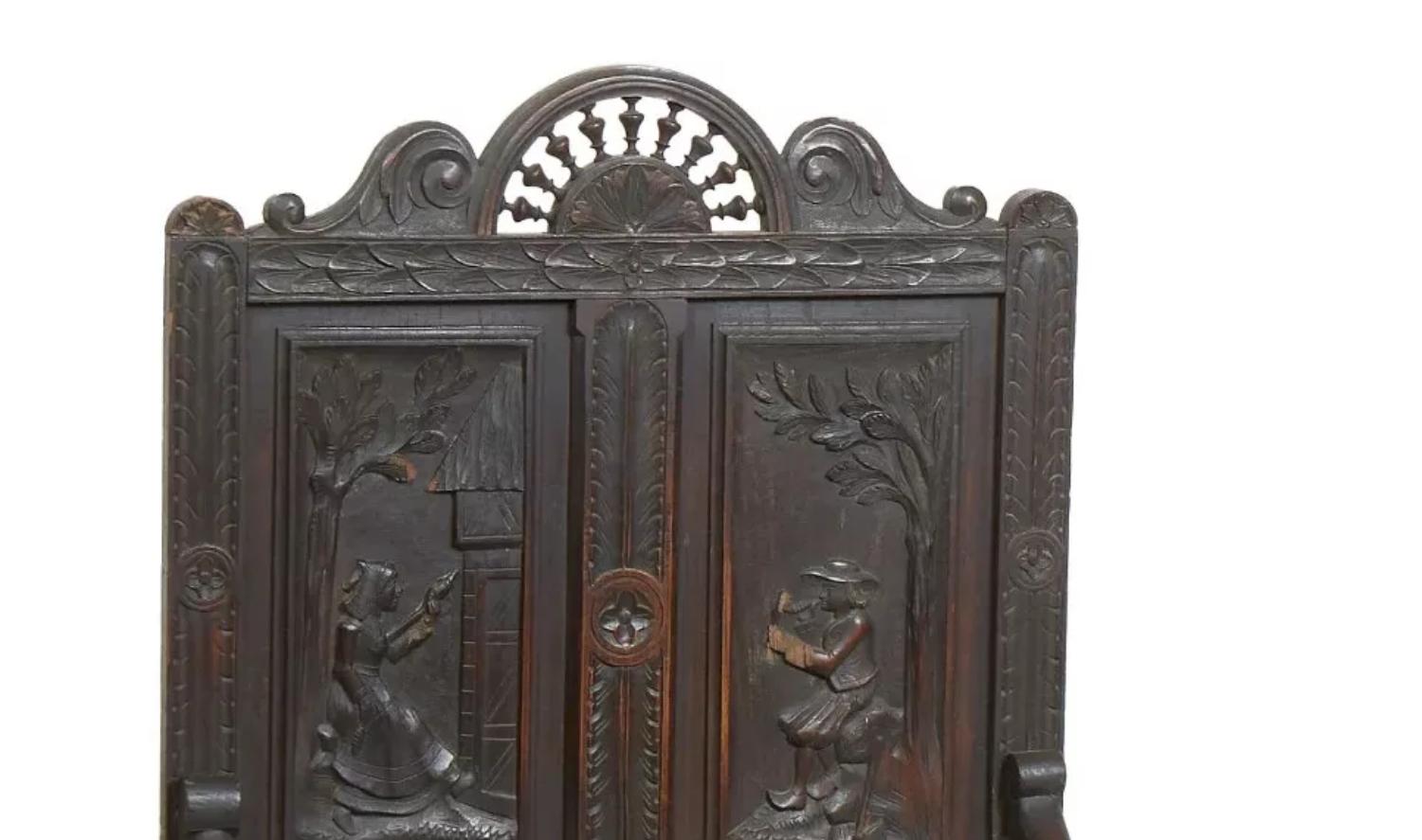 1800's Antique French Breton, Roble Tallado, Cresta Espiral, Sillón Francés en venta