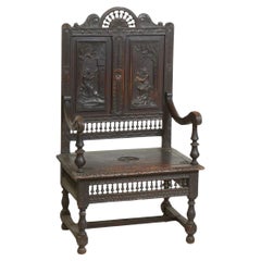 Antique French Breton del 1800, in legno di Oak intagliato, con cresta a fuso, poltrona