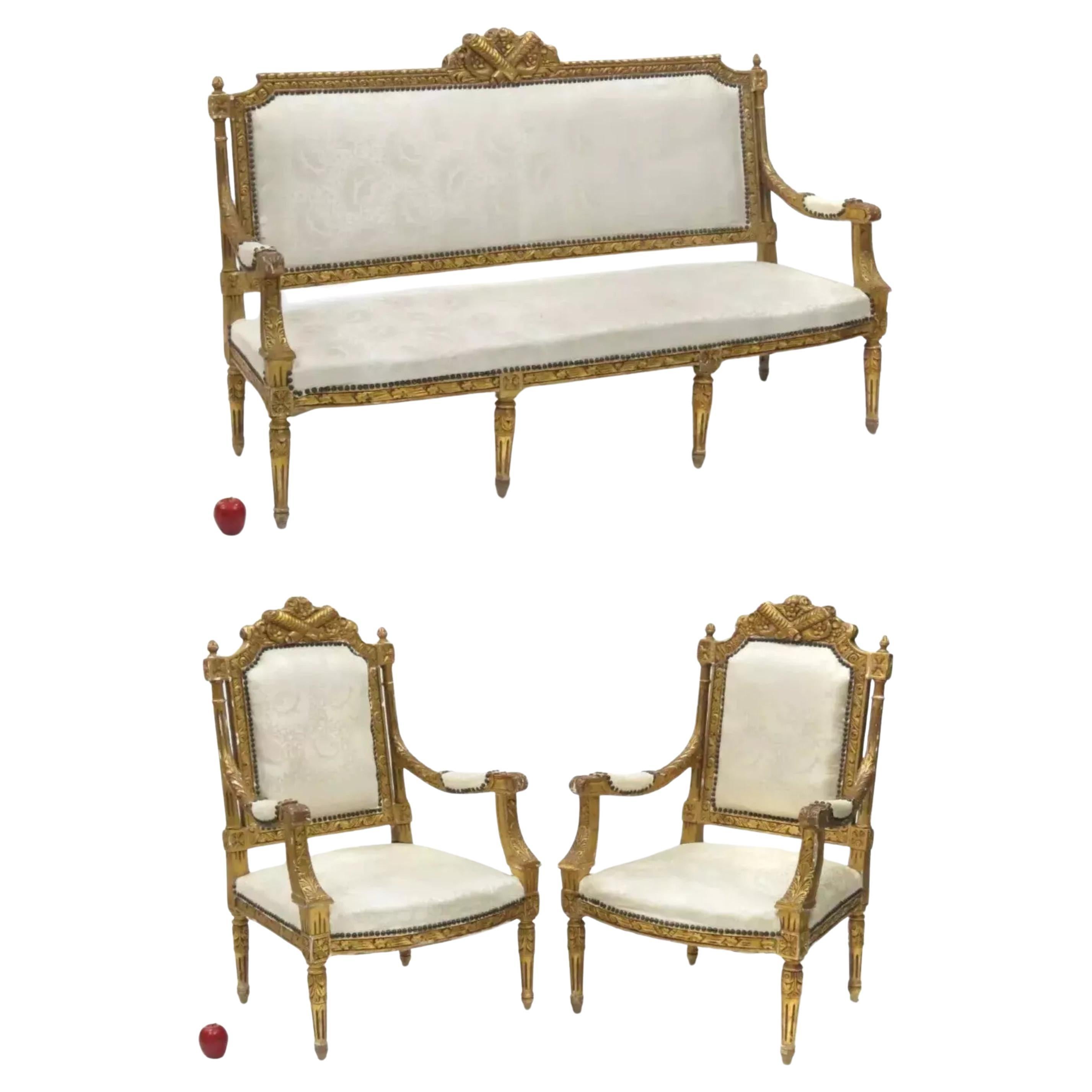 Antique French del 1800, sedie e divano dorati, bianco sporco, set da salotto, set di 3 persone in vendita