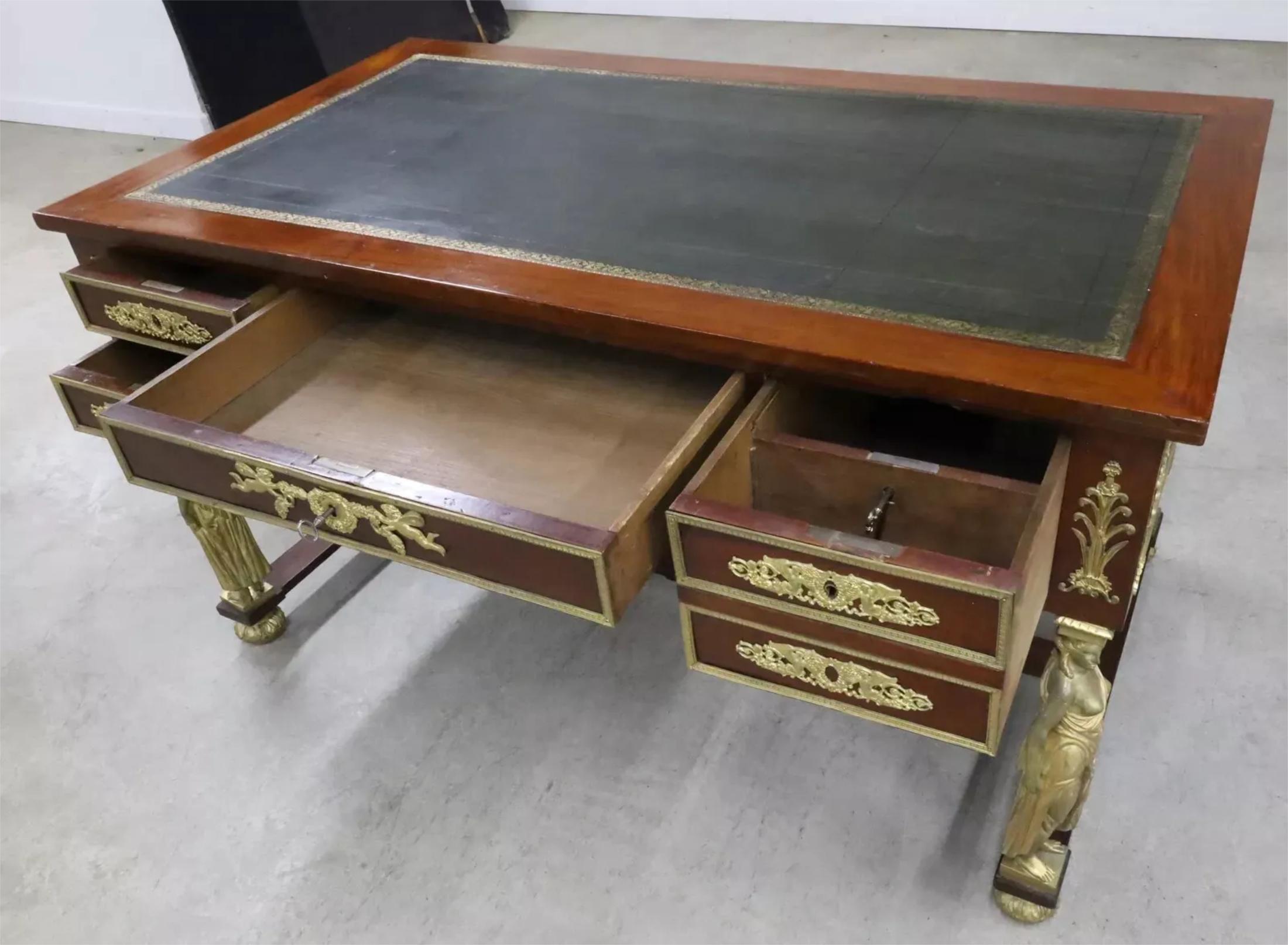 1800's Antique French Empire, MTD de Bronce, Correderas de Cuero, Caoba, Escritorio, Bureau Tallado en venta