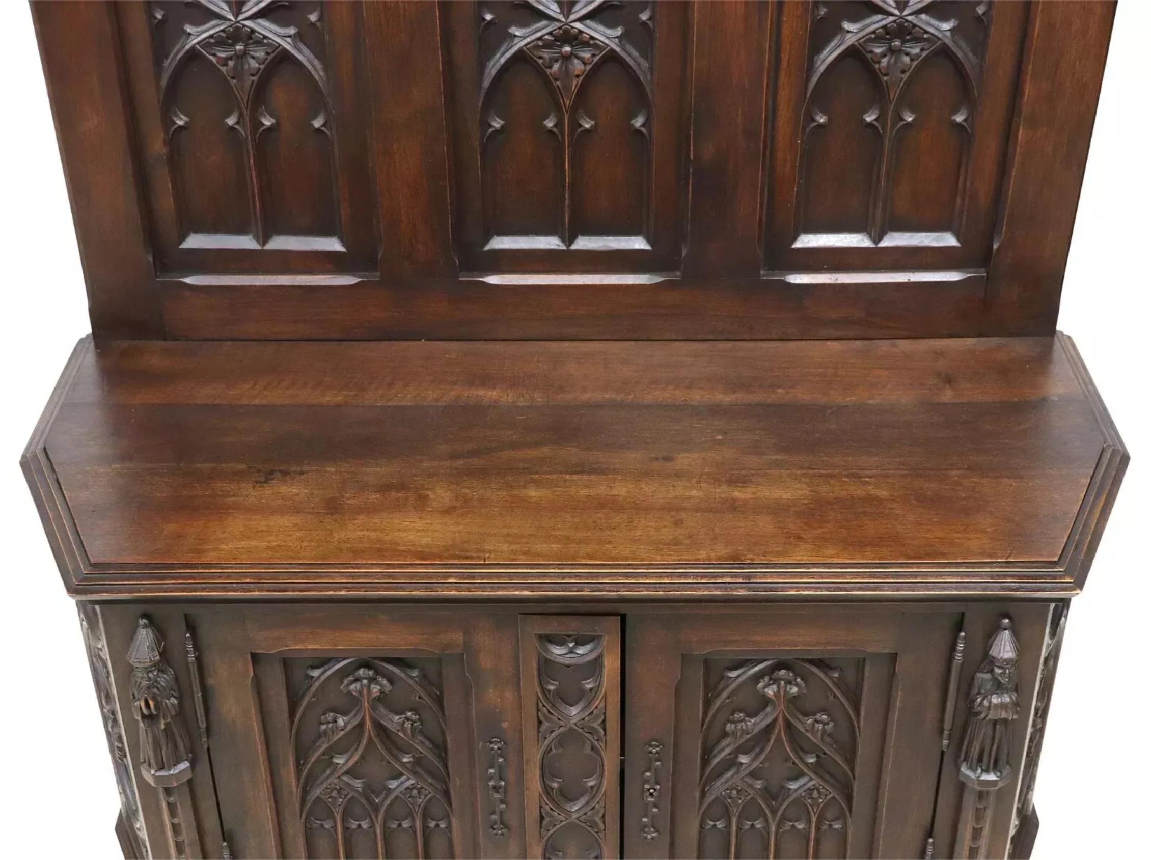 ¡¡¡1800's Antique French Gothic Revival, Roble Tallado, Crest, Credence Cupboard!!! Francés en venta