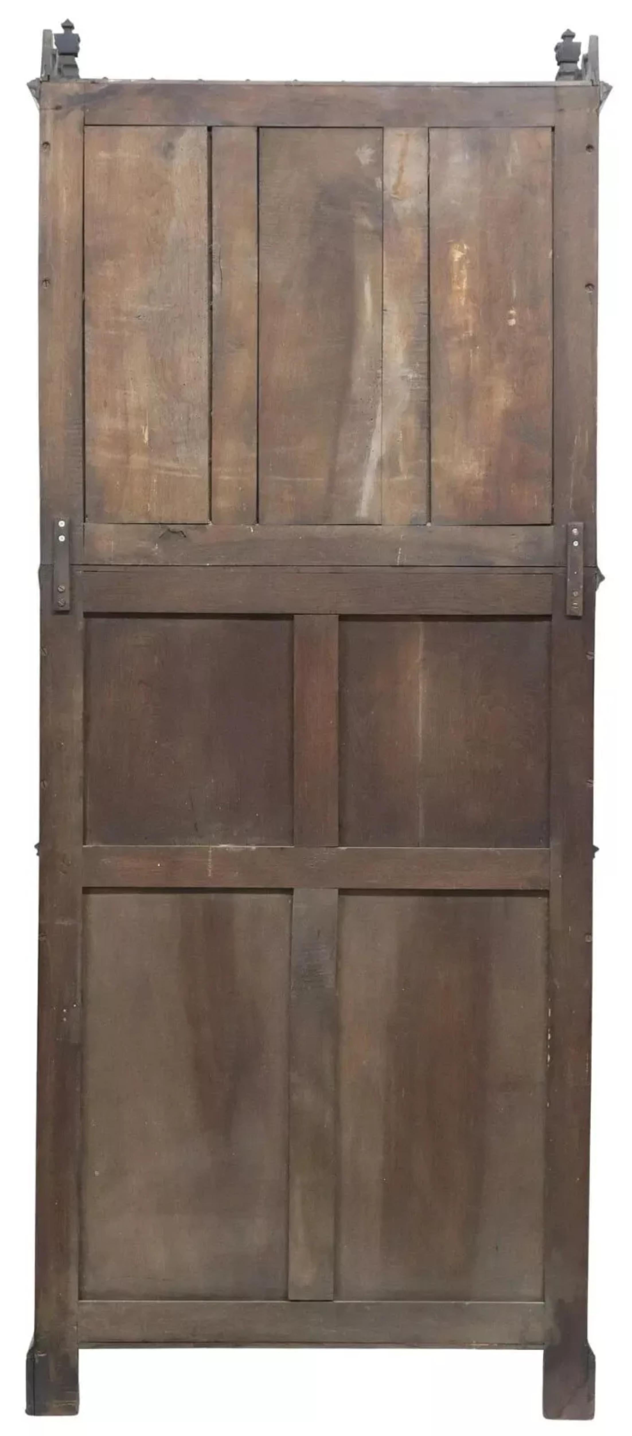 ¡¡¡1800's Antique French Gothic Revival, Roble Tallado, Crest, Credence Cupboard!!! siglo XIX en venta