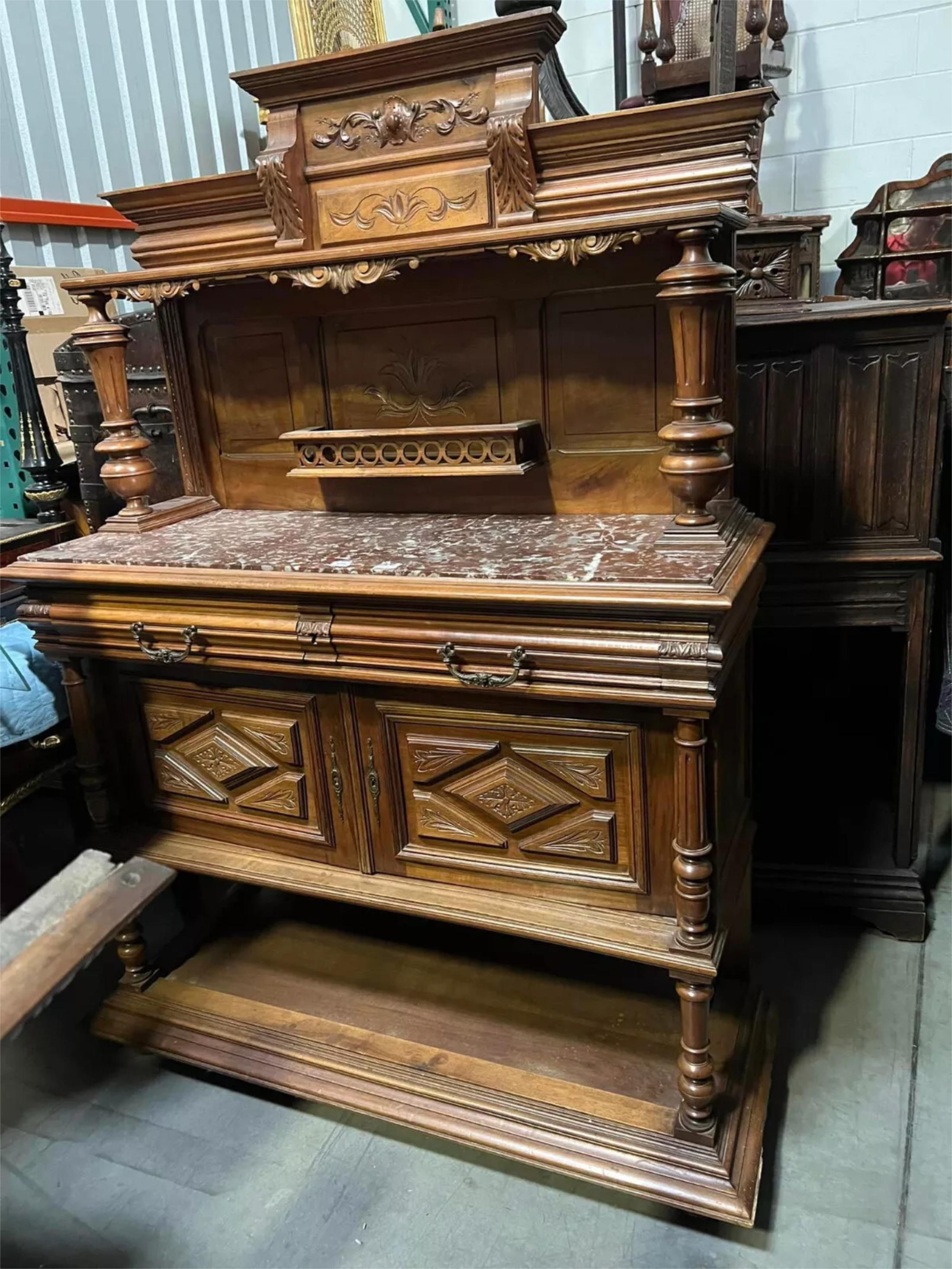 Splendido  1800's  Antique French HENRY II Style, intagliato, in noce, con piano in marmo Server!!!

Server antico, stile francese HENRY II, intagliato, noce, piano in marmo, XIX secolo, 1800!

Questo server antico è un vero gioiello per i