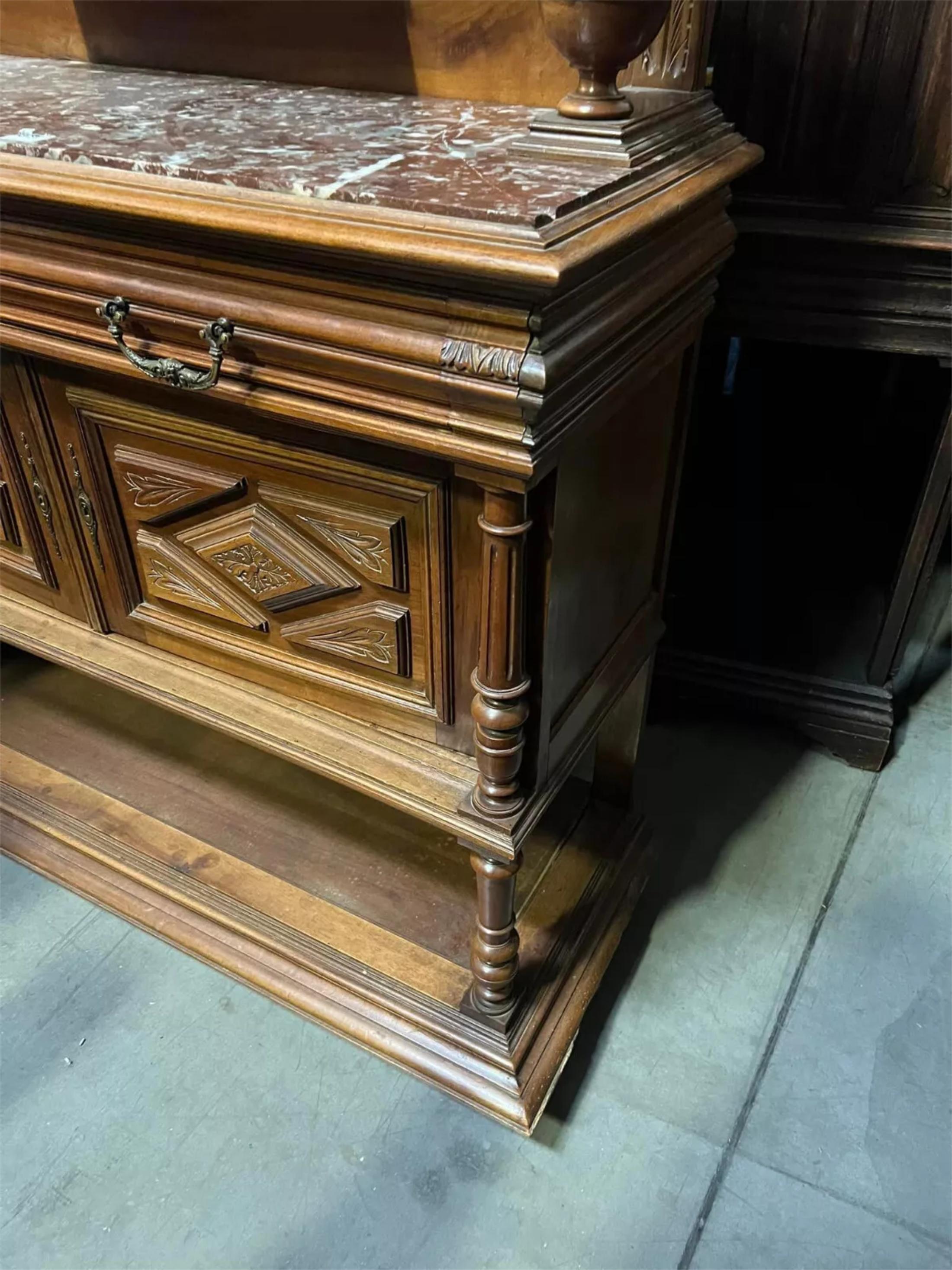 Altro 1800's  Antique French HENRY II Style, intagliato, in noce, con piano in marmo Server!!! in vendita
