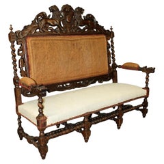1800's Antique Französisch Louis XIII geschnitzt Nussbaum, Griffins Flanking Crest Sofa!!!