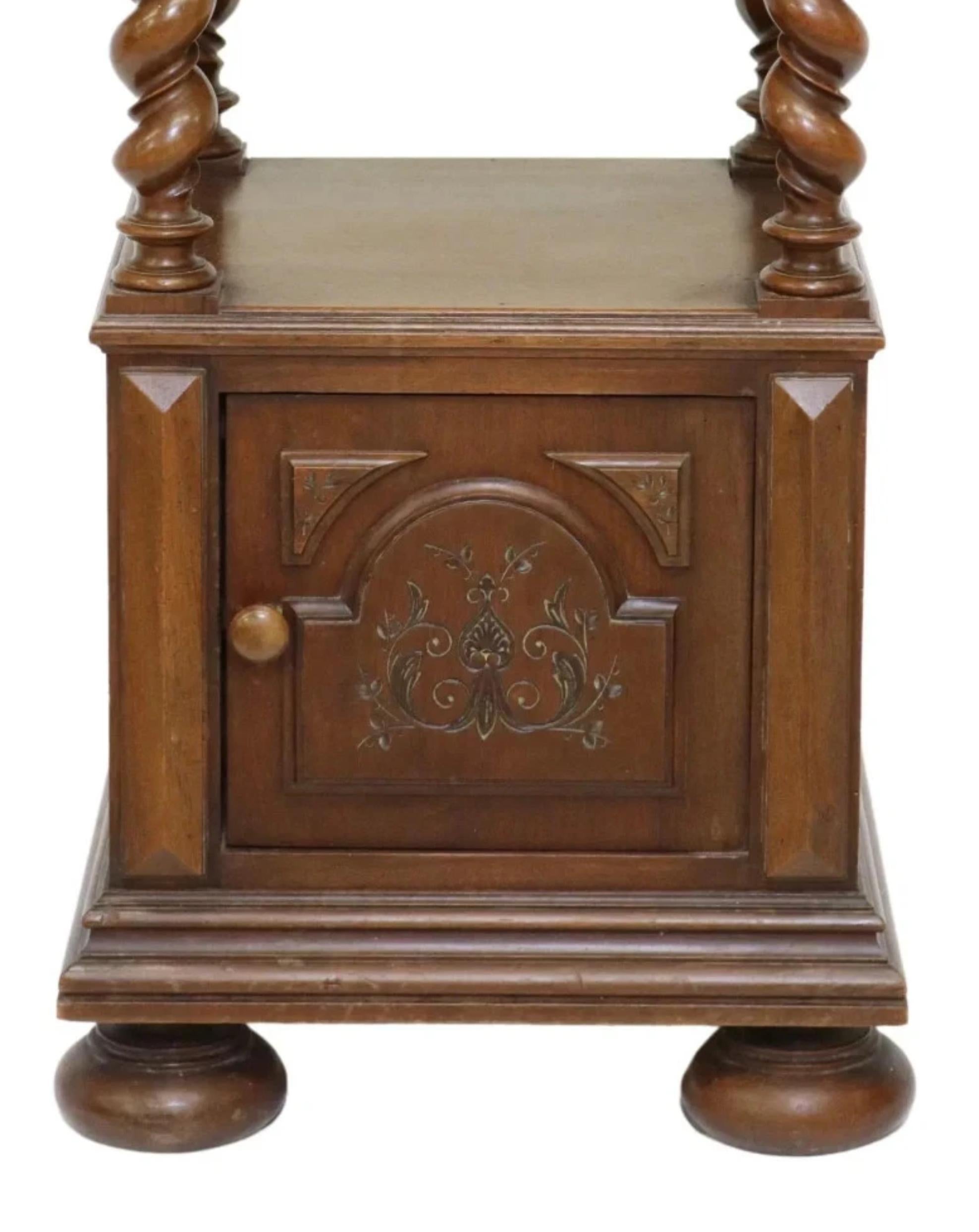 1800's Antique French Louis XIII Style, Nussbaum, Marmorplatte, Nachtkästchen (Französisch) im Angebot