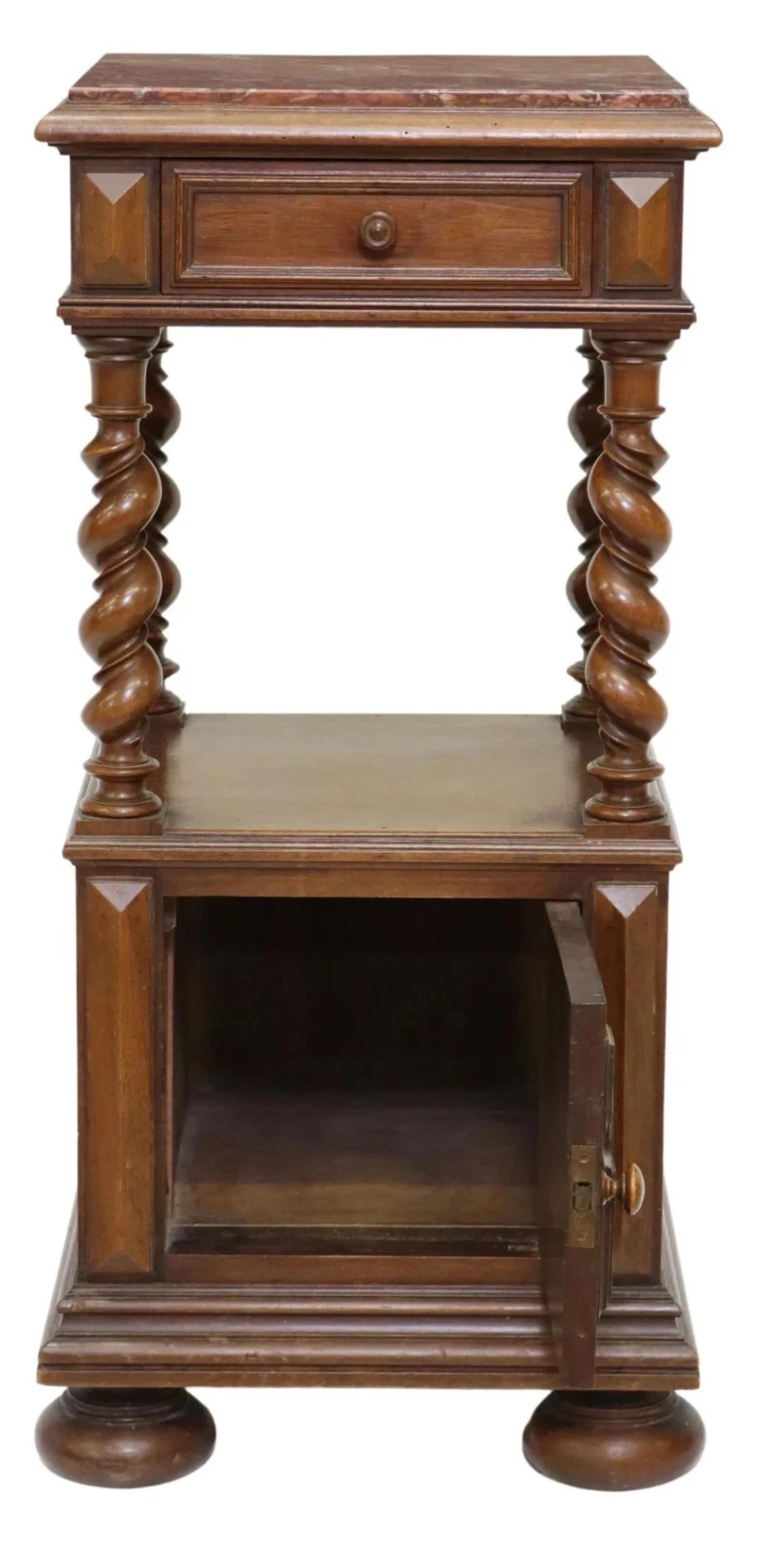 1800's Antique French Louis XIII Style, Nussbaum, Marmorplatte, Nachtkästchen (19. Jahrhundert) im Angebot