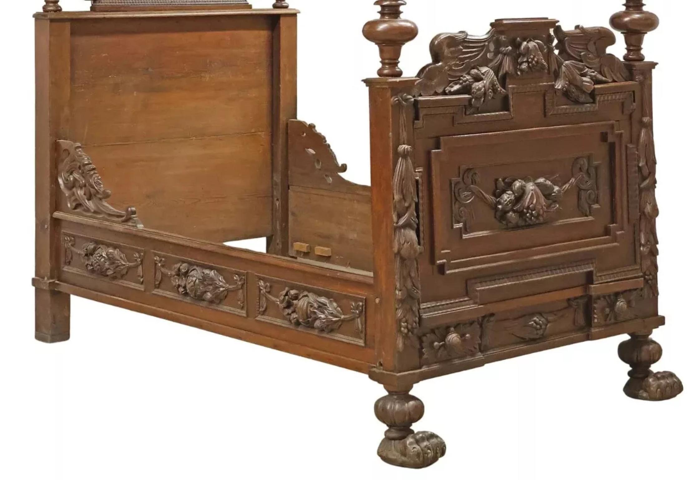 Antiguo renacimiento francés de 1800, tallado, roble, cuatro postes, ¡cama de prueba! Renacimiento renacentista en venta