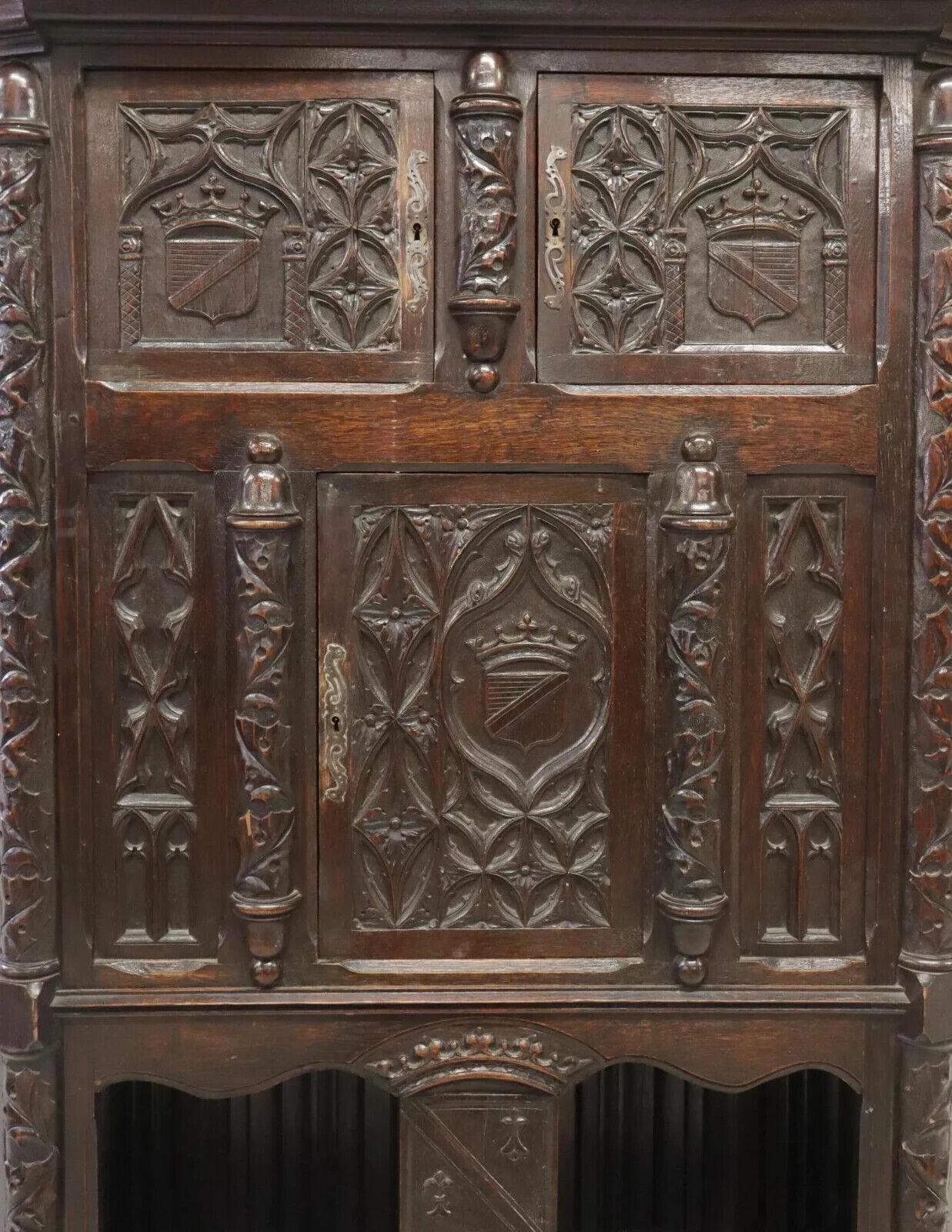 1800s Antique Gothic Revival Cupboard, Carved Oak, Credence, with Foliates!! In Good Condition For Sale In Austin, TX