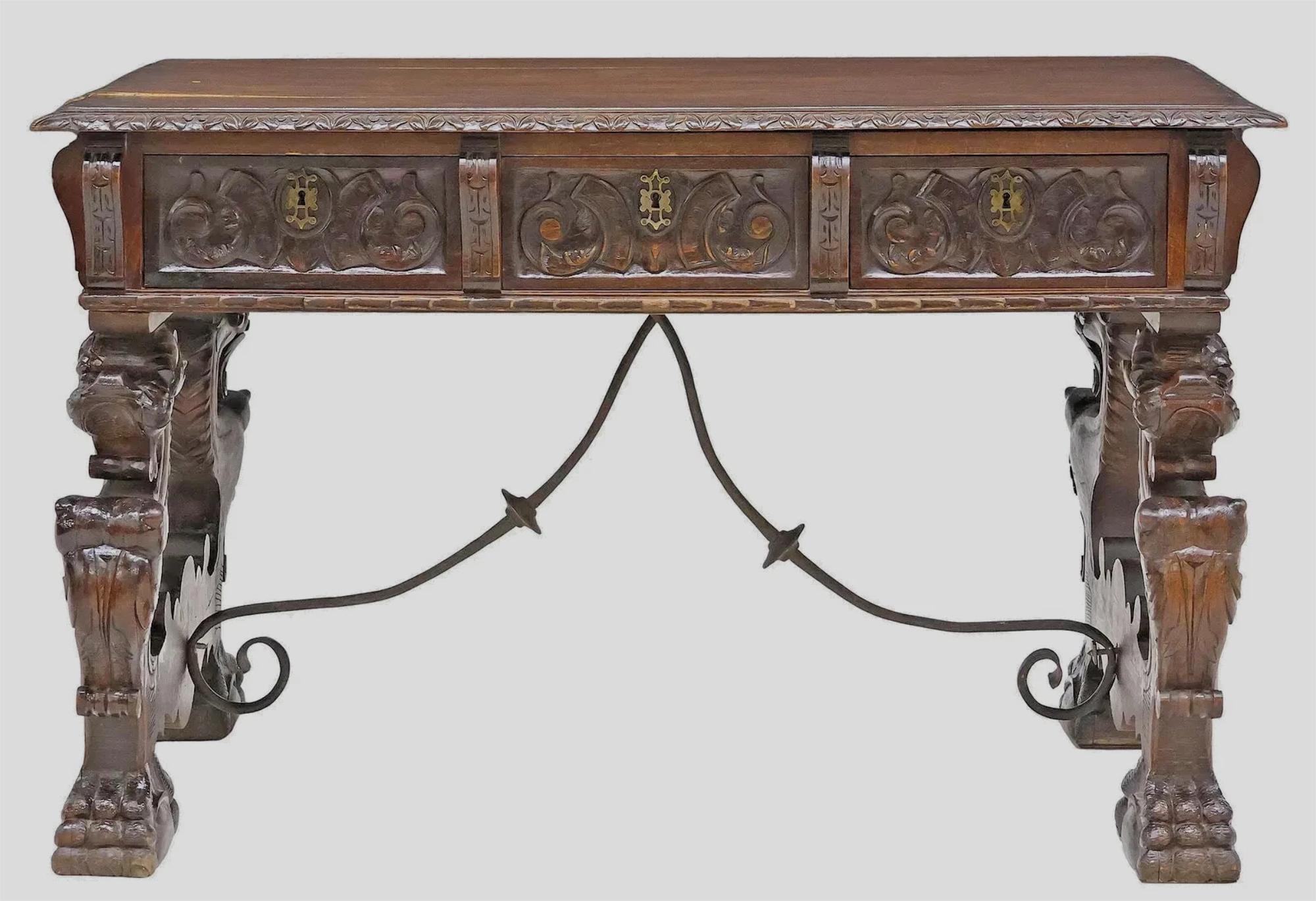 1800's Antique Highly Carved, Spanish Renaissance Revival, Library Desk! Tallado a mano en venta