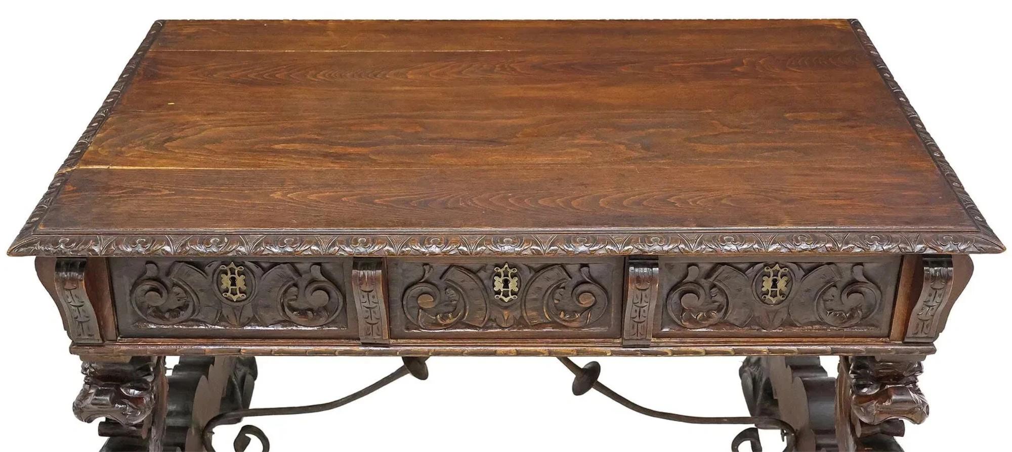 1800's Antique Highly Carved, Spanish Renaissance Revival, Library Desk! en Bueno estado para la venta en Austin, TX