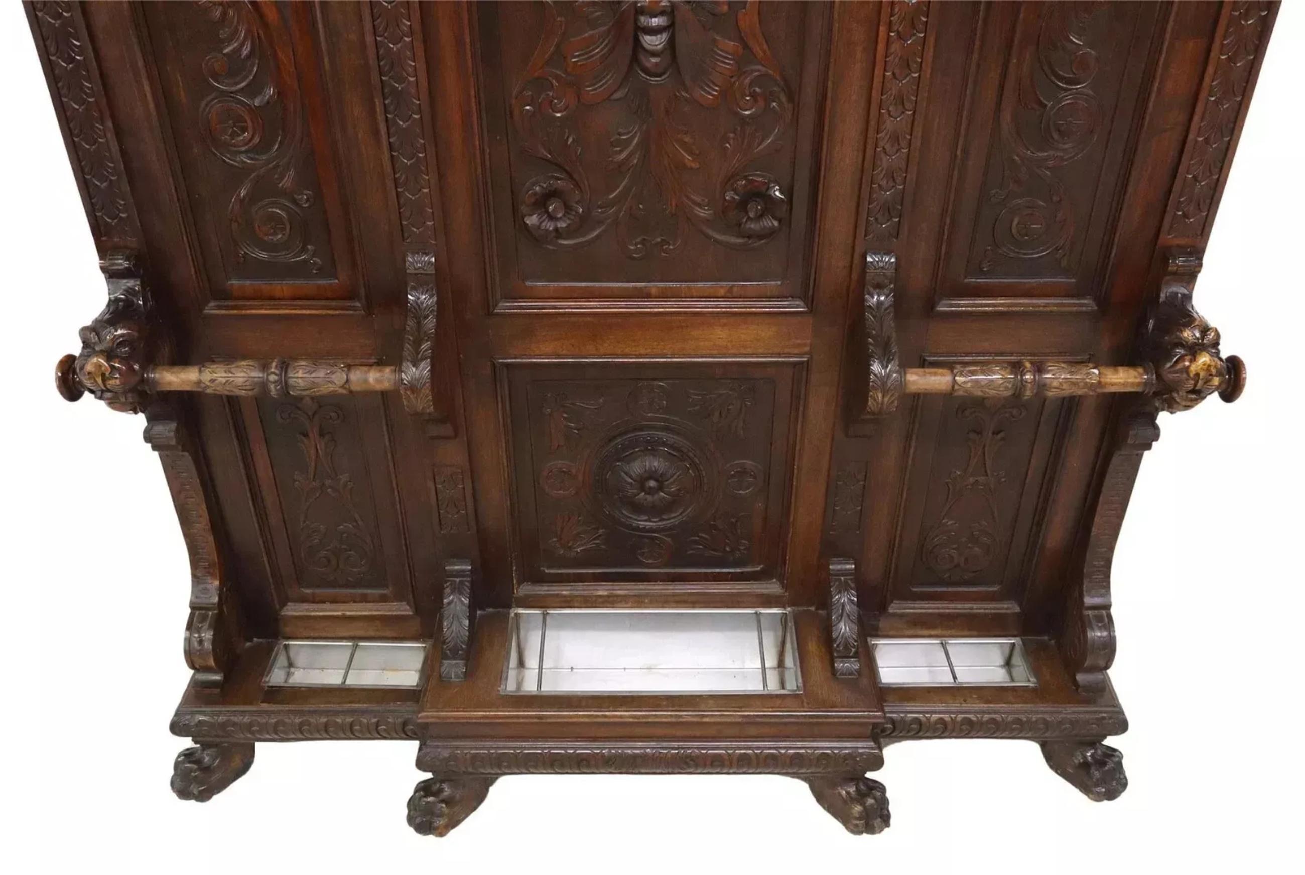 1800's Antique Italian Renaissance Revival, Carved, Walnut, Foliate Hall Tree In Good Condition In Austin, TX