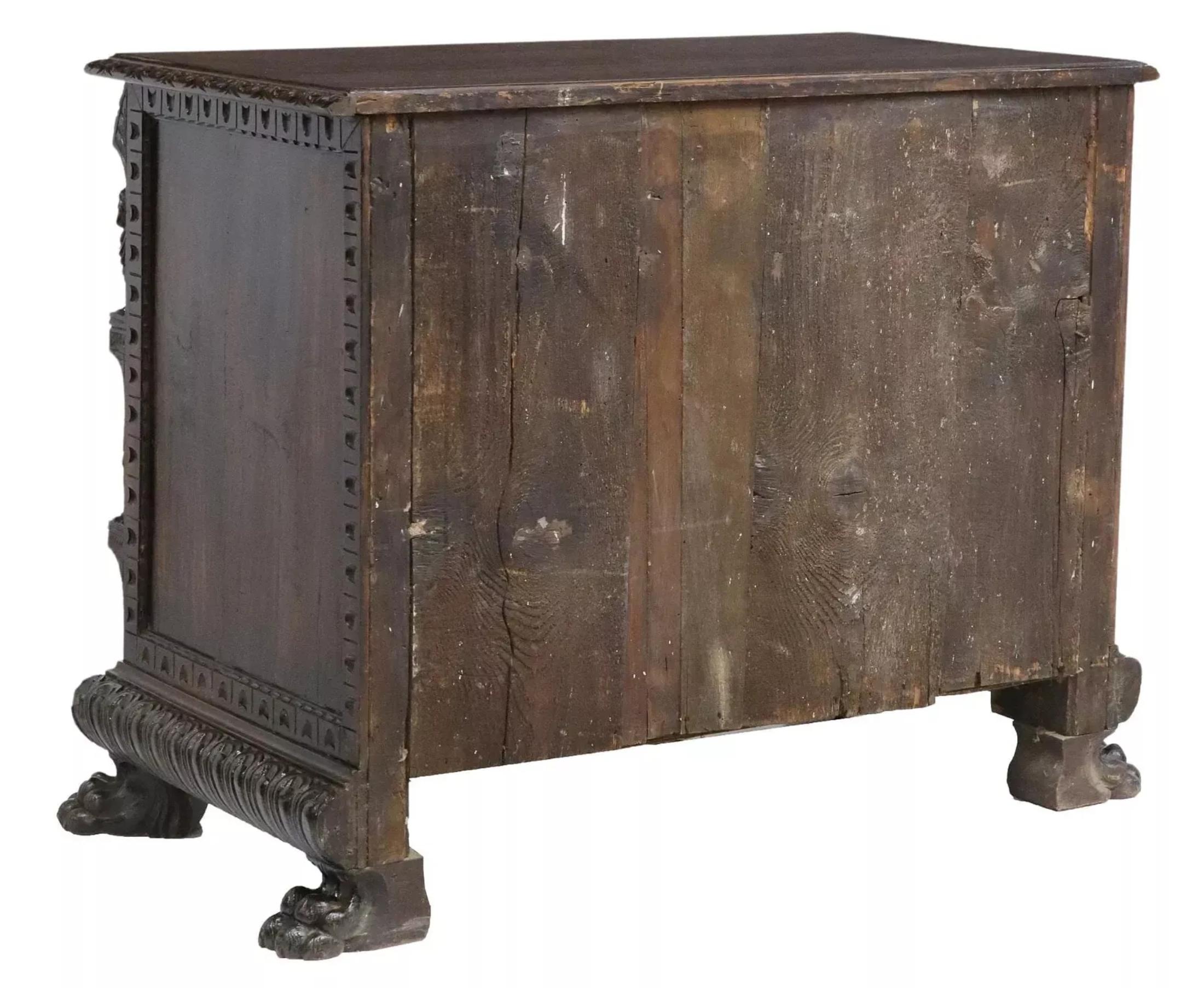 1800's Antiguo Renacimiento Italiano, Figural, Cómoda Tallada Madera en venta