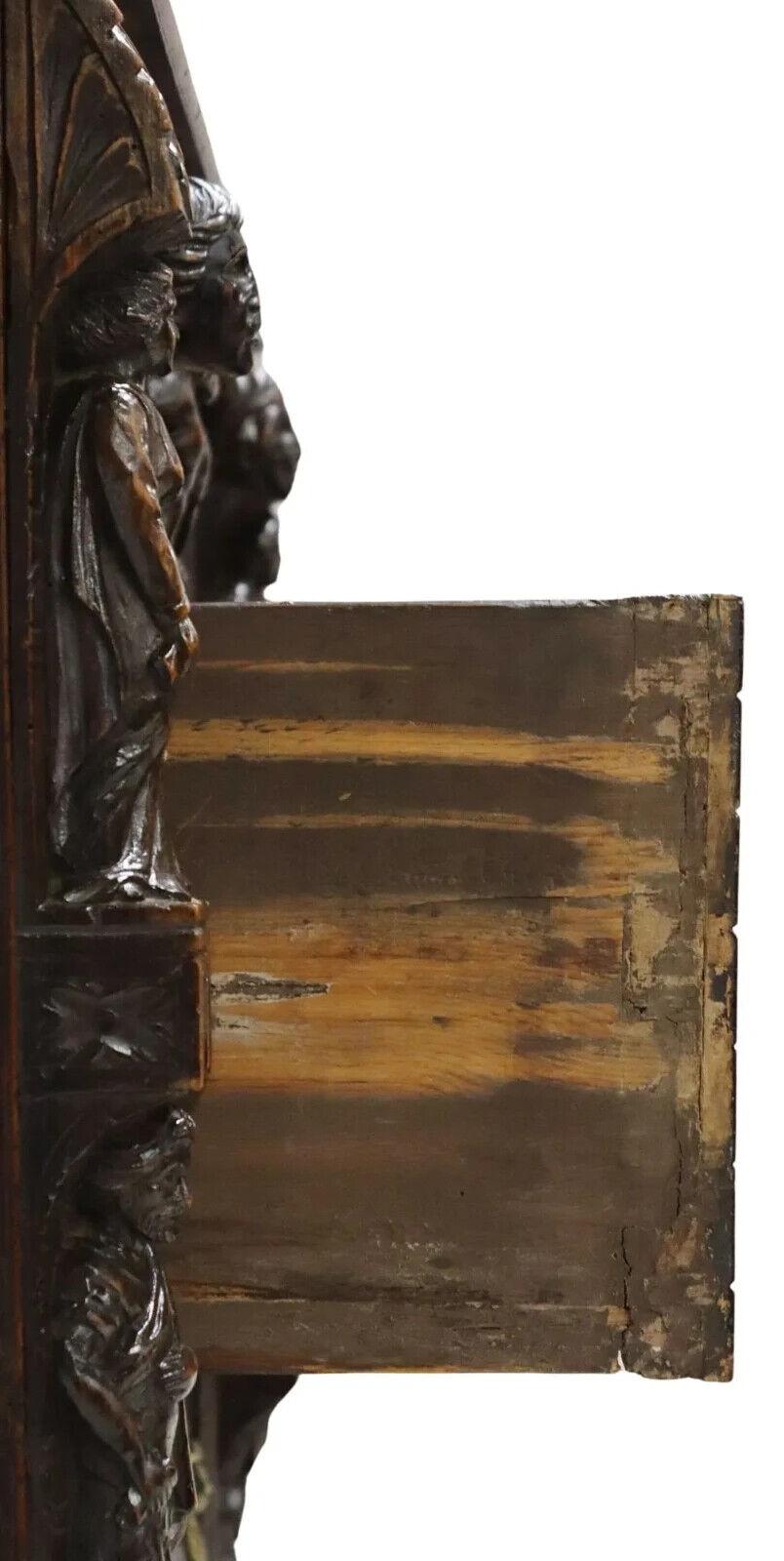Antiquité des années 1800  Renouveau de la Renaissance italienne, figuratif, tiroirs Commode sculptée ! Bon état - En vente à Austin, TX