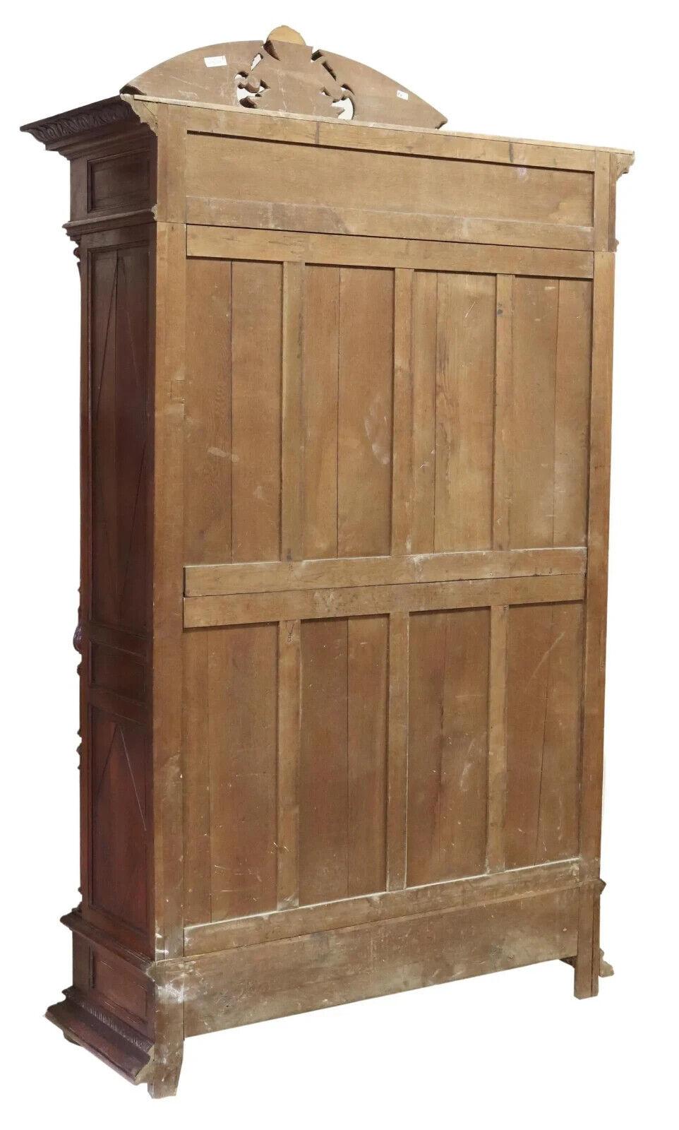 1800's Antique Library, French, Carved Oak, Glazed Doors Bookcase! In Good Condition For Sale In Austin, TX