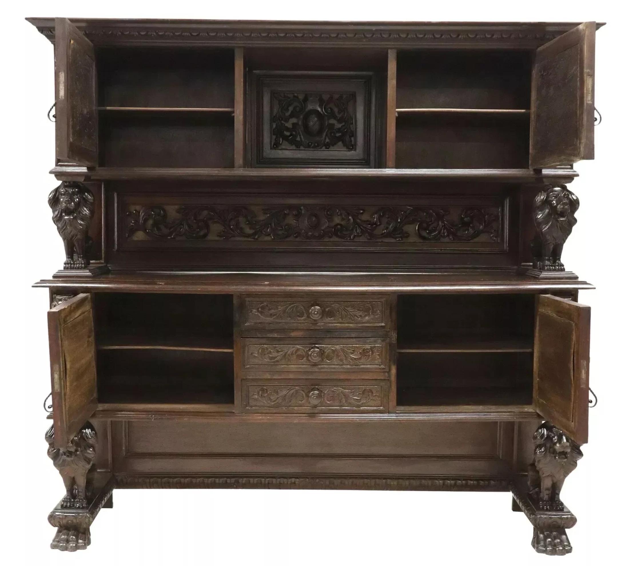 Néo-Renaissance Antiquité des années 1800  Lions, Fine, Italian Revive, Sculptée, Walnut. Le buffet ! en vente