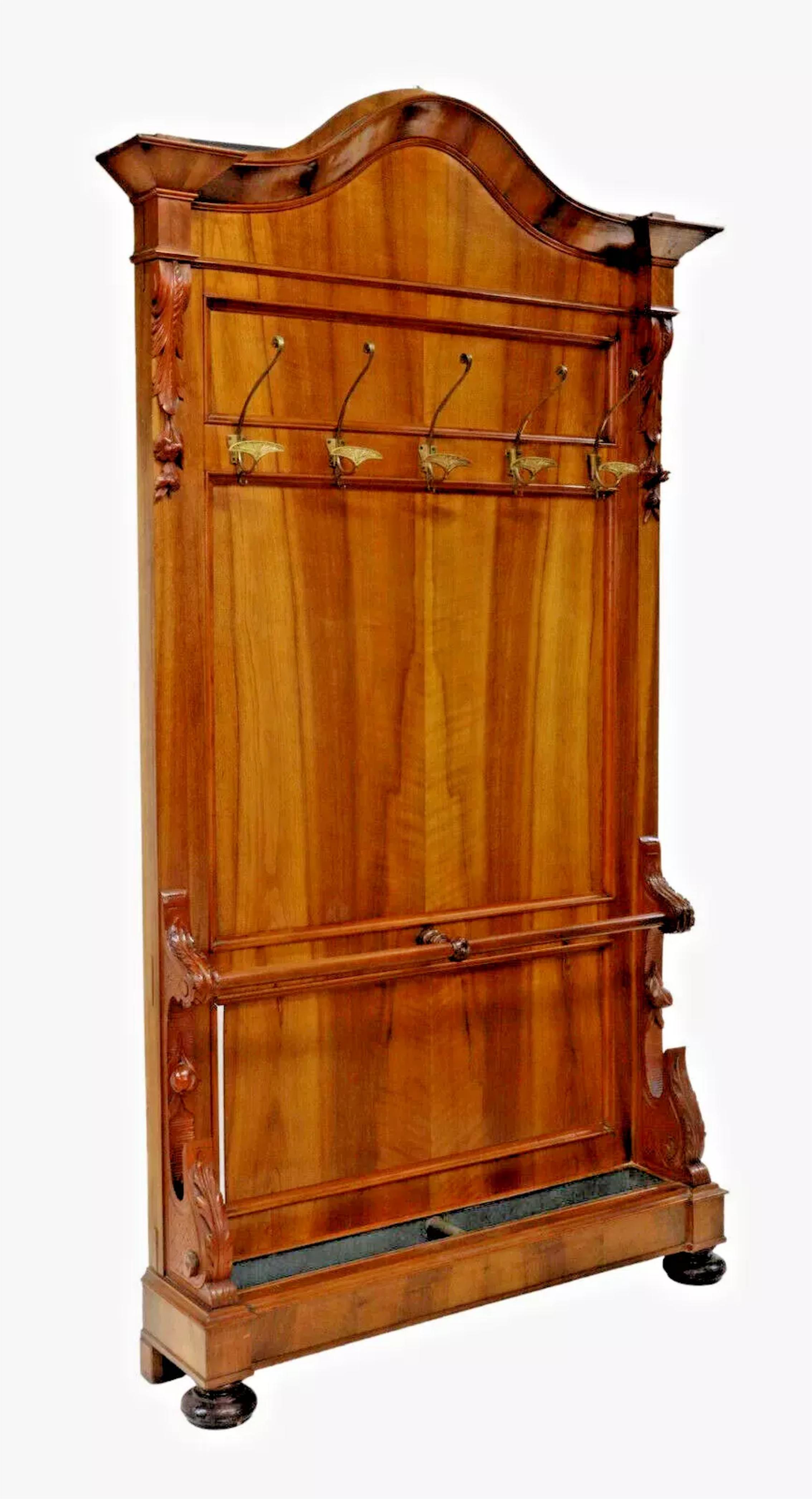 1800's Antique Louis Philippe Period, Walnut, Carved, Gilt Hooks, Hall Tree In Good Condition For Sale In Austin, TX