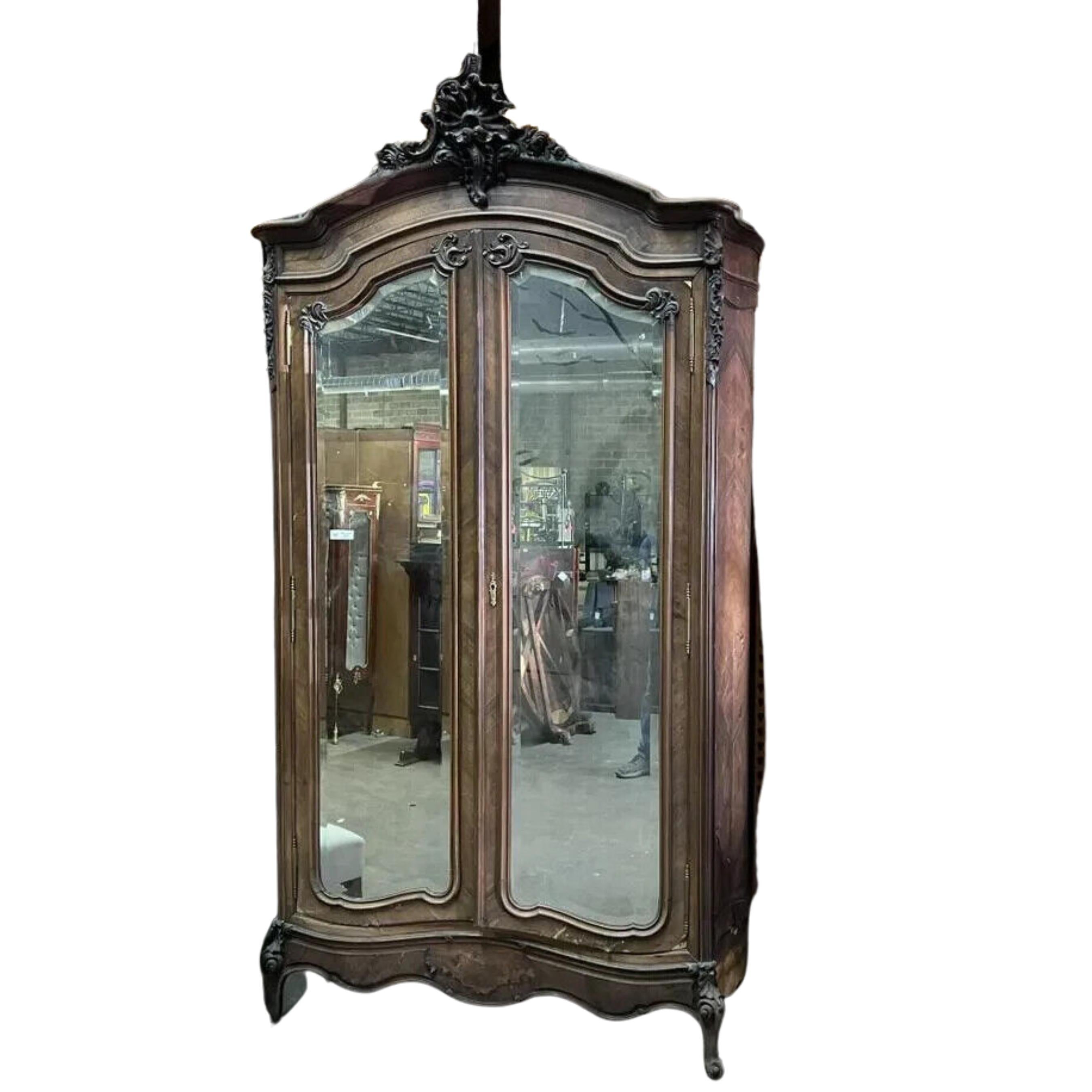 Miroir Armoire de chambre à coucher ancienne de style Louis XV des années 1800, portes doubles avec miroir en vente