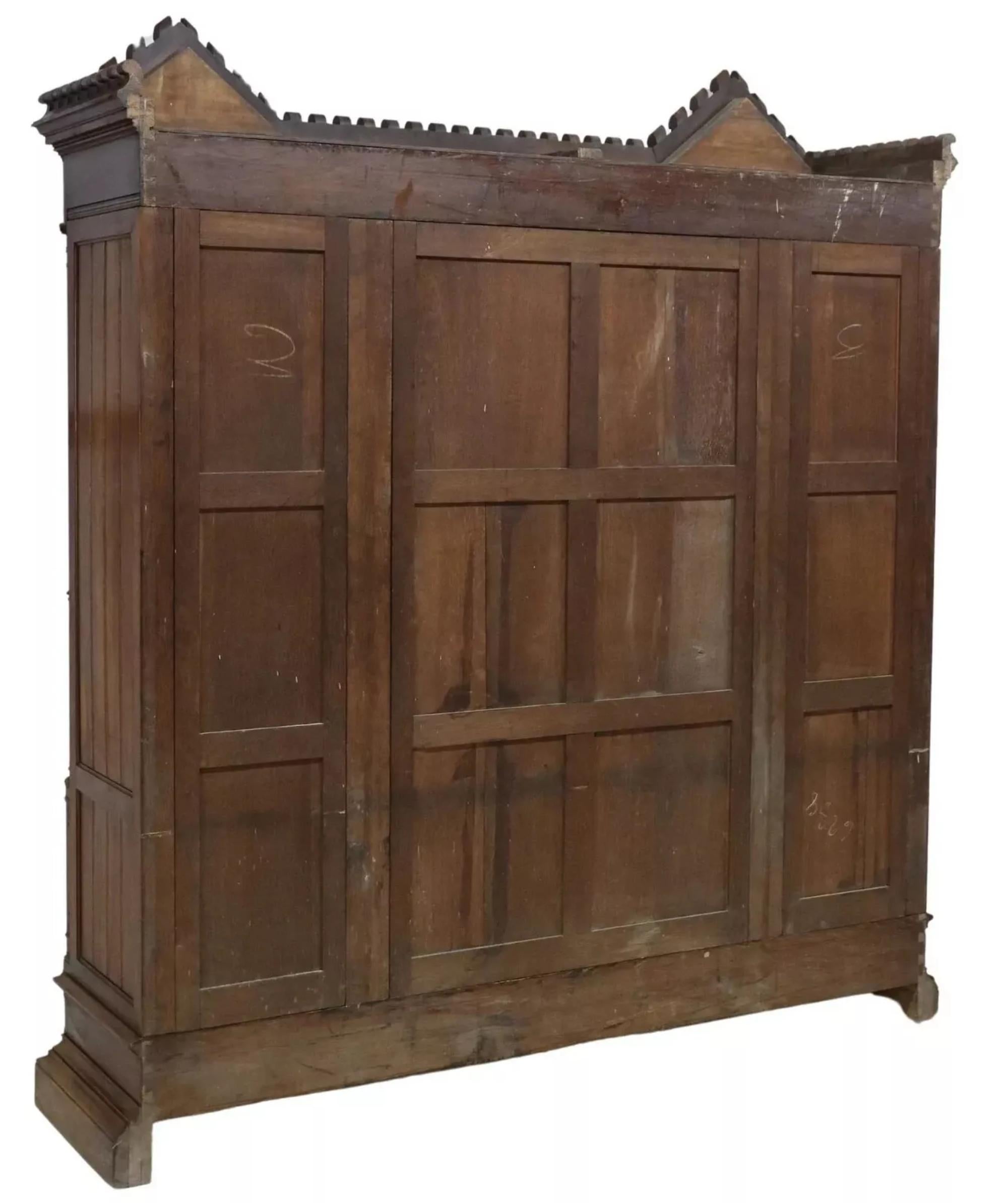 1800s  Antique Monumental French, Gothic Revival, Display Carved Bookcase! In Good Condition In Austin, TX