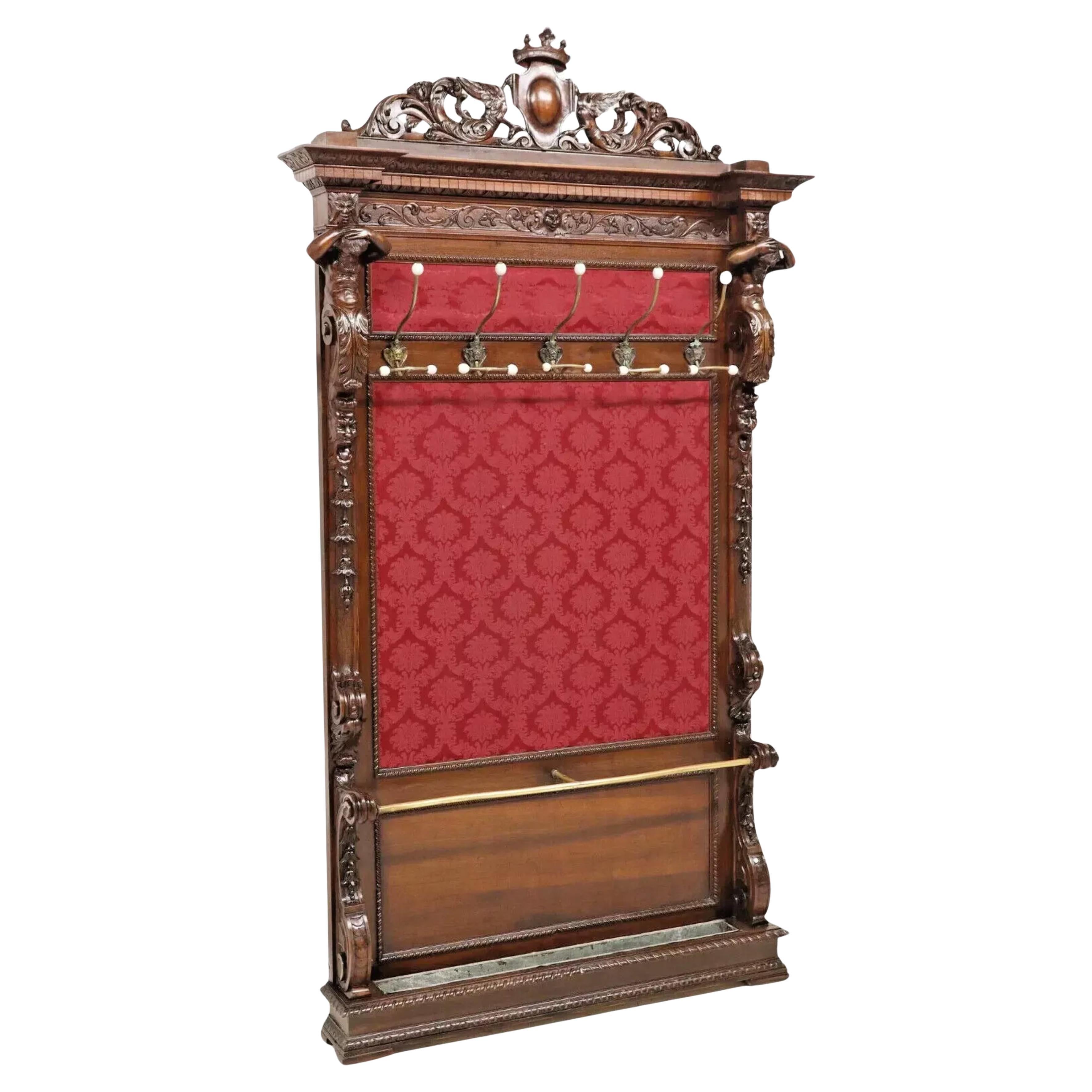 1800's Antique Revival, Nussbaum geschnitzt, Damas-gepolstert, Rot, Dielenbaum
