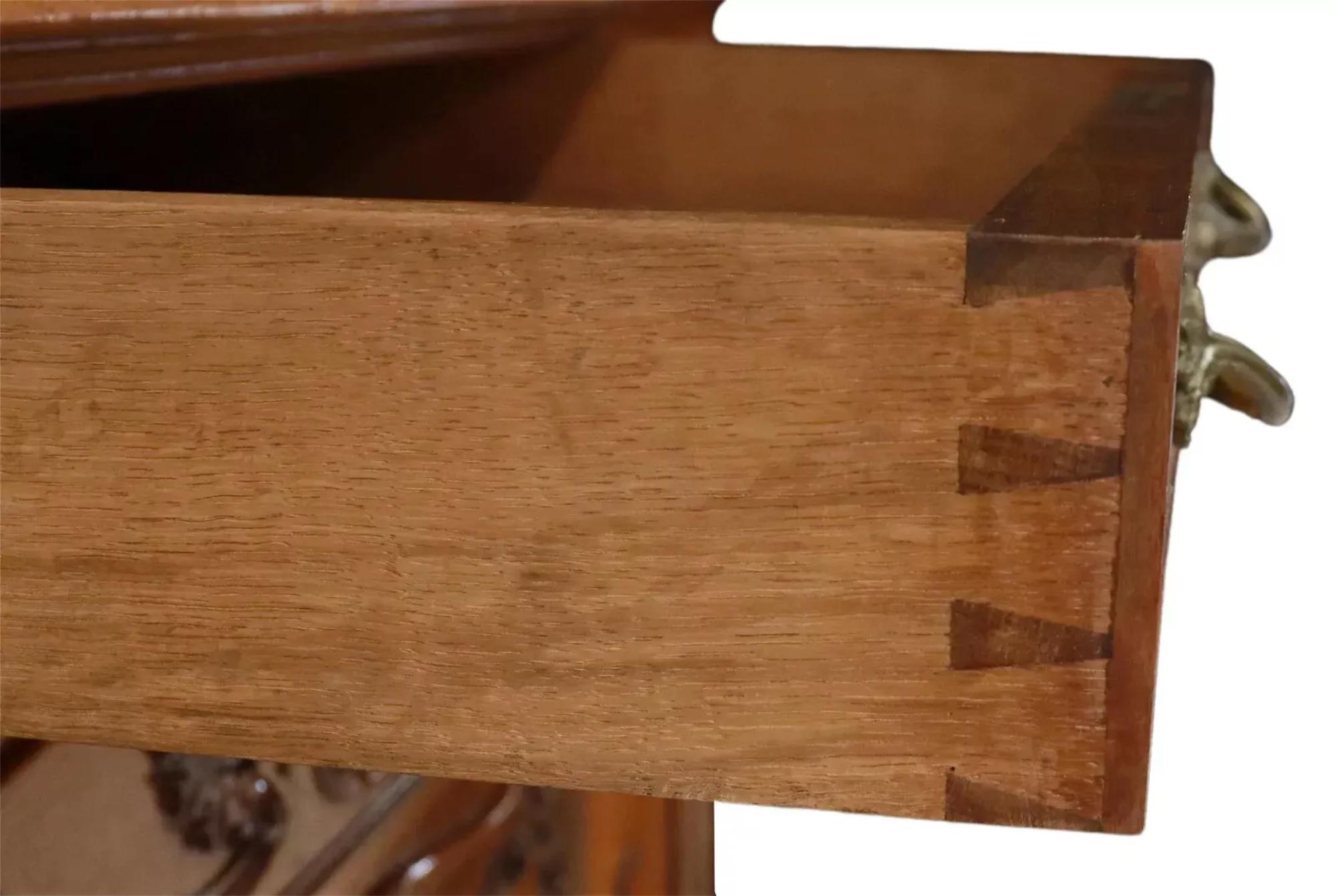 Francese Antico Schmit del 1800, noce, espositore, ante smaltate,  Stile Luigi XV  Credenza in vendita