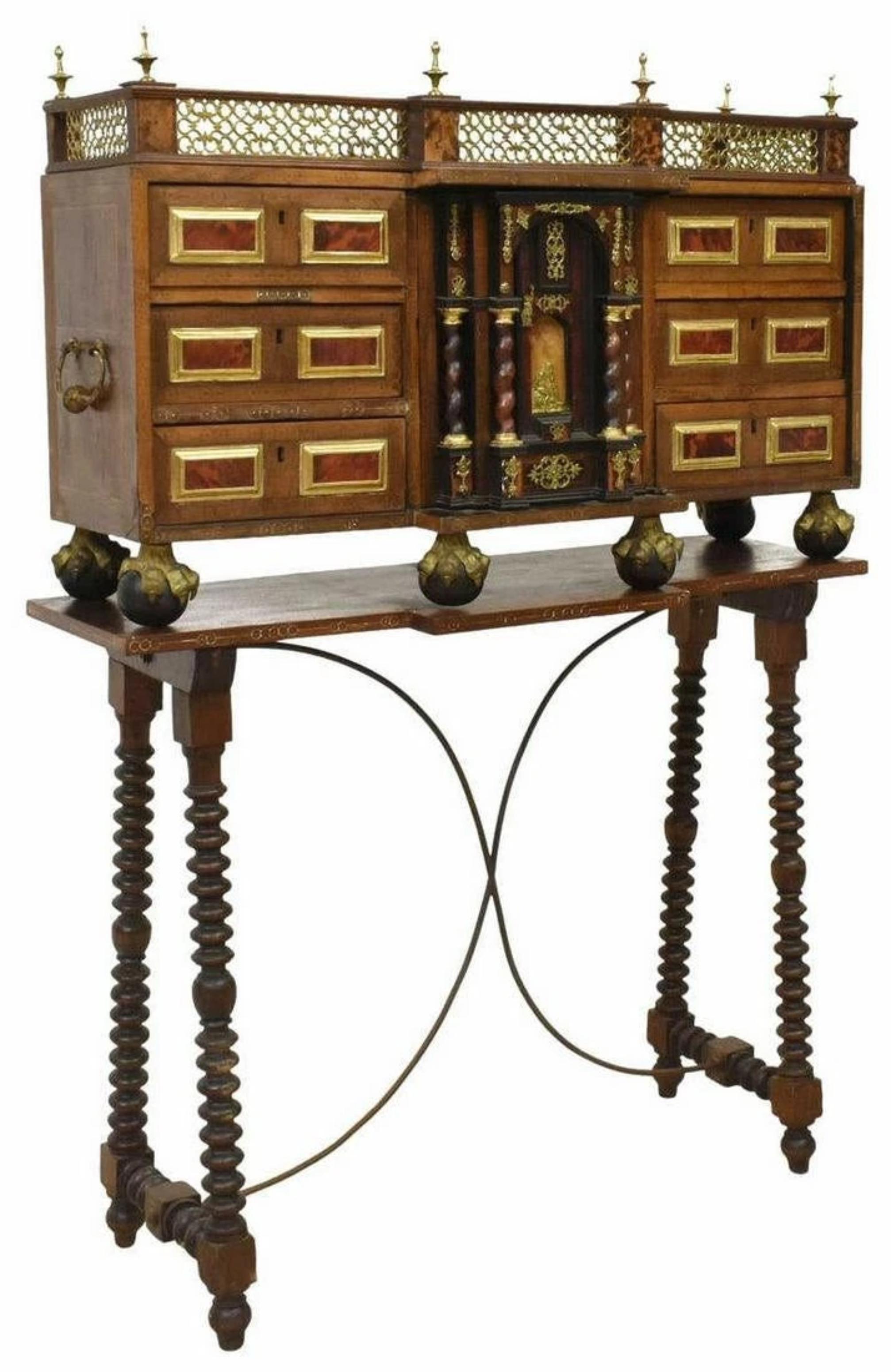1800's Antique Spanish Traveling Desk and Console Table, mit Grill, Vargueno!! (Sonstiges) im Angebot