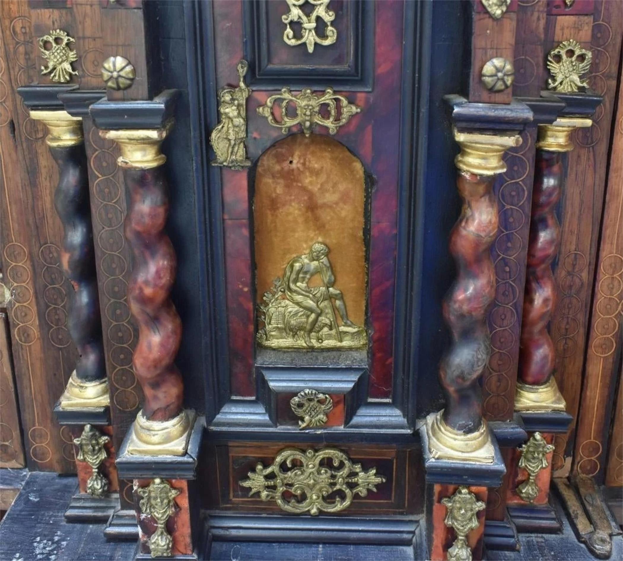 1800's Antique Spanish Traveling Desk and Console Table, mit Grill, Vargueno!! (19. Jahrhundert) im Angebot