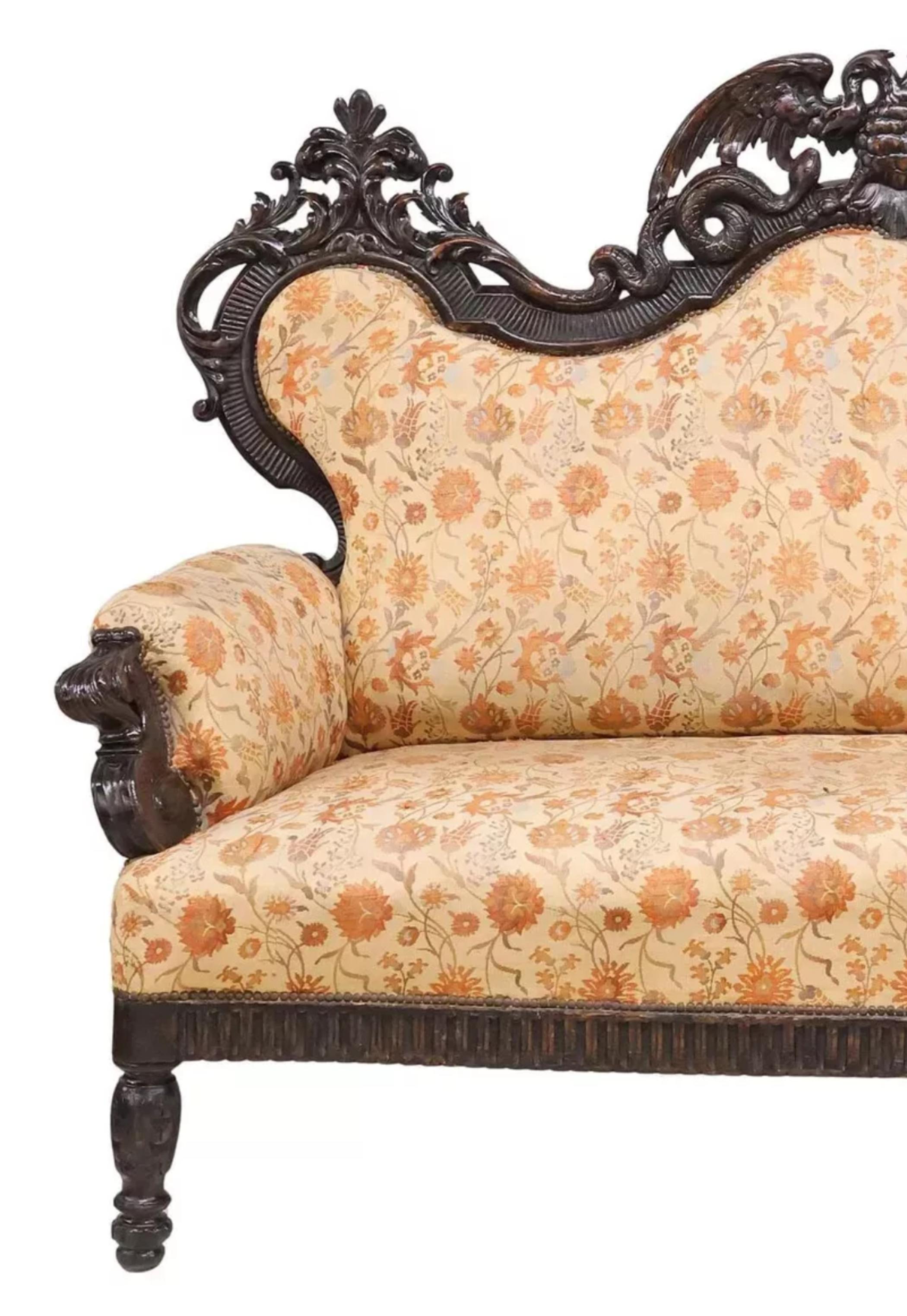 Tissu Canapé de salon victorien ancien des années 1800, sculpté de façon ornementale, à fleurs, tapissé en vente