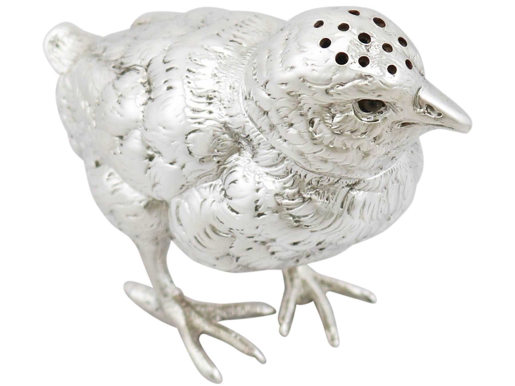 1800s Antique Victorian Sterling Silver Bird Pepperette In Excellent Condition In Jesmond, Newcastle Upon Tyne