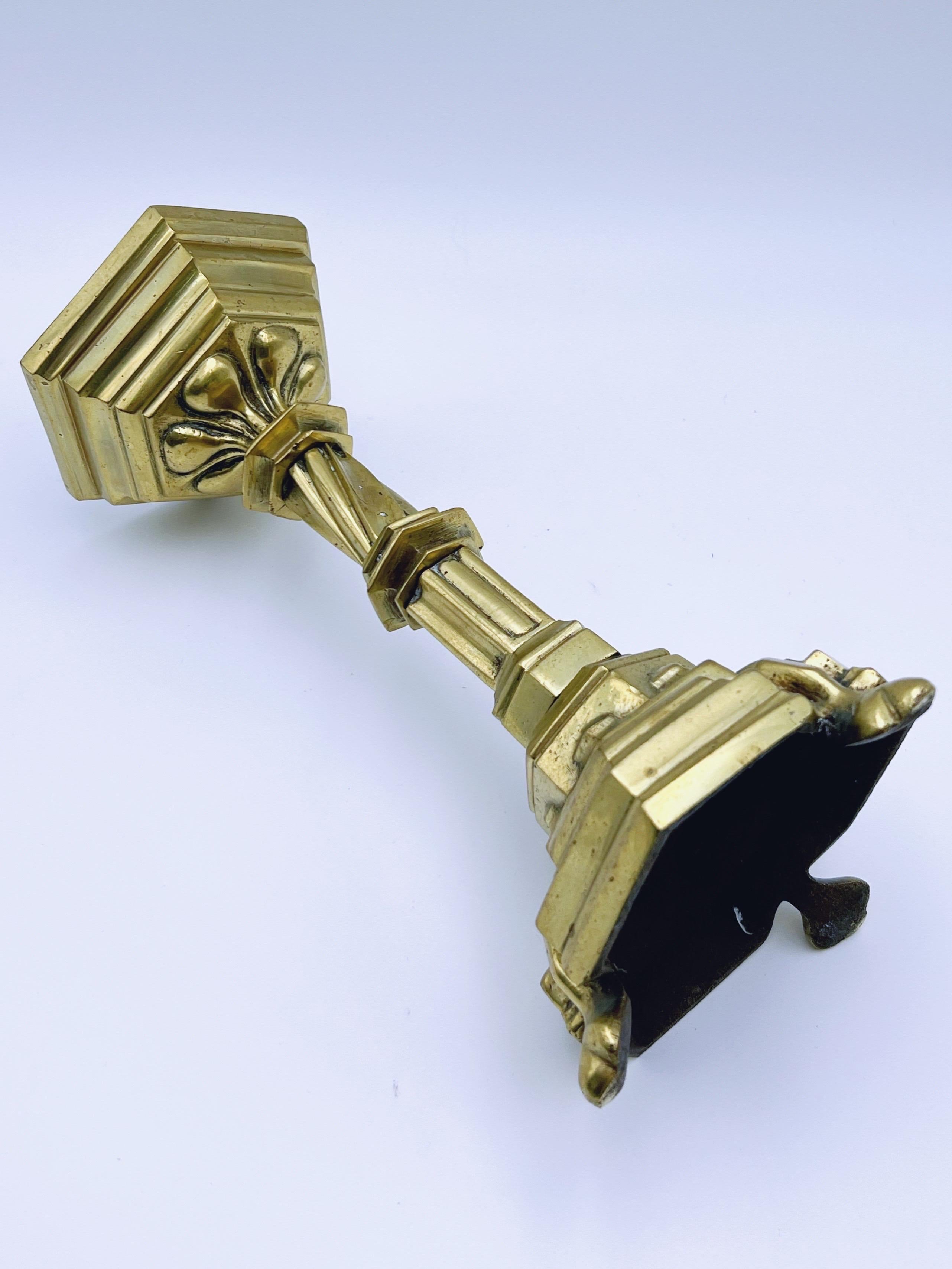 Candelabro de iglesia de latón de estilo barroco / gótico de 1800 siglo XIX en venta