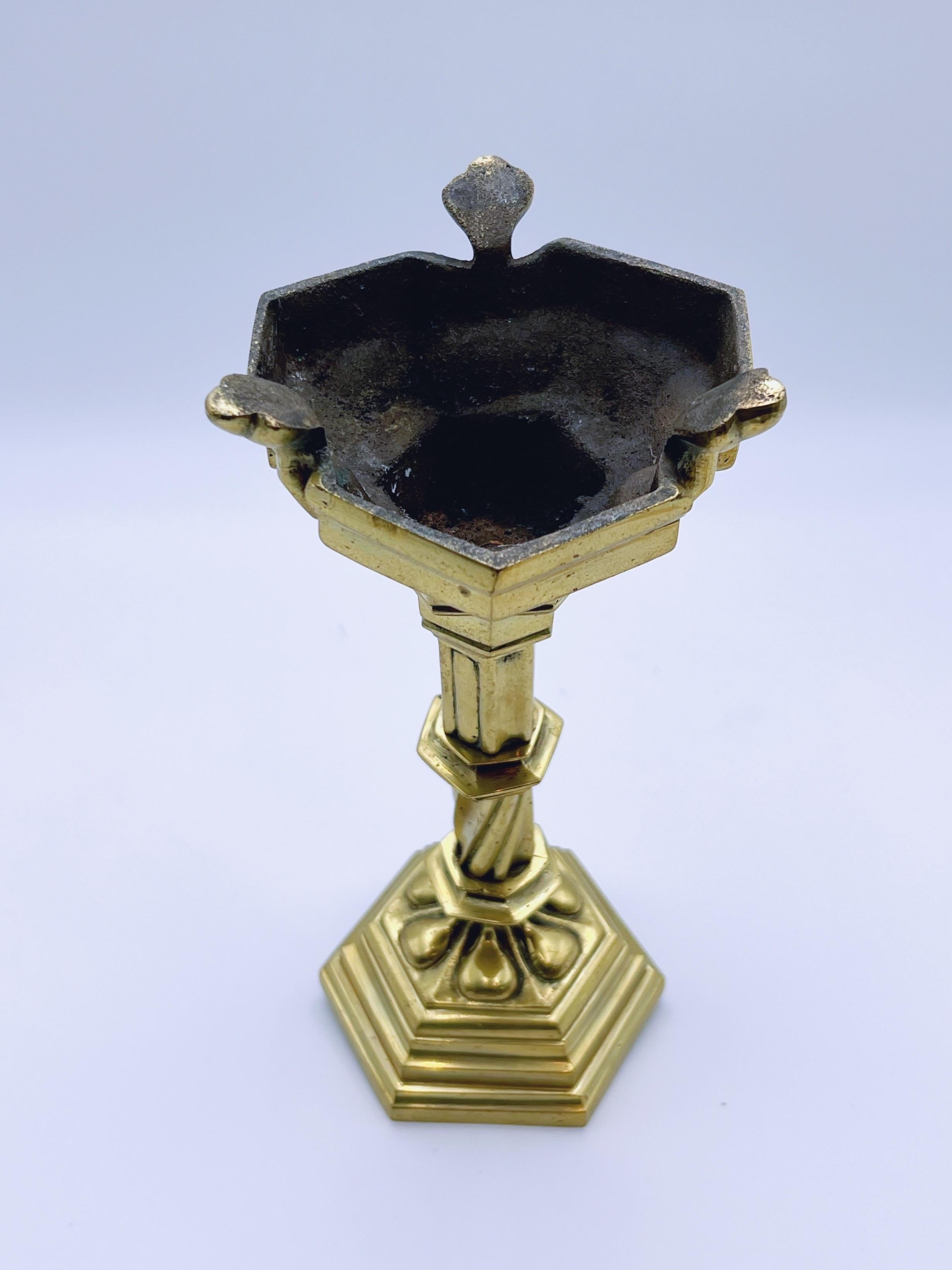 Candelabro de iglesia de latón de estilo barroco / gótico de 1800 Latón en venta