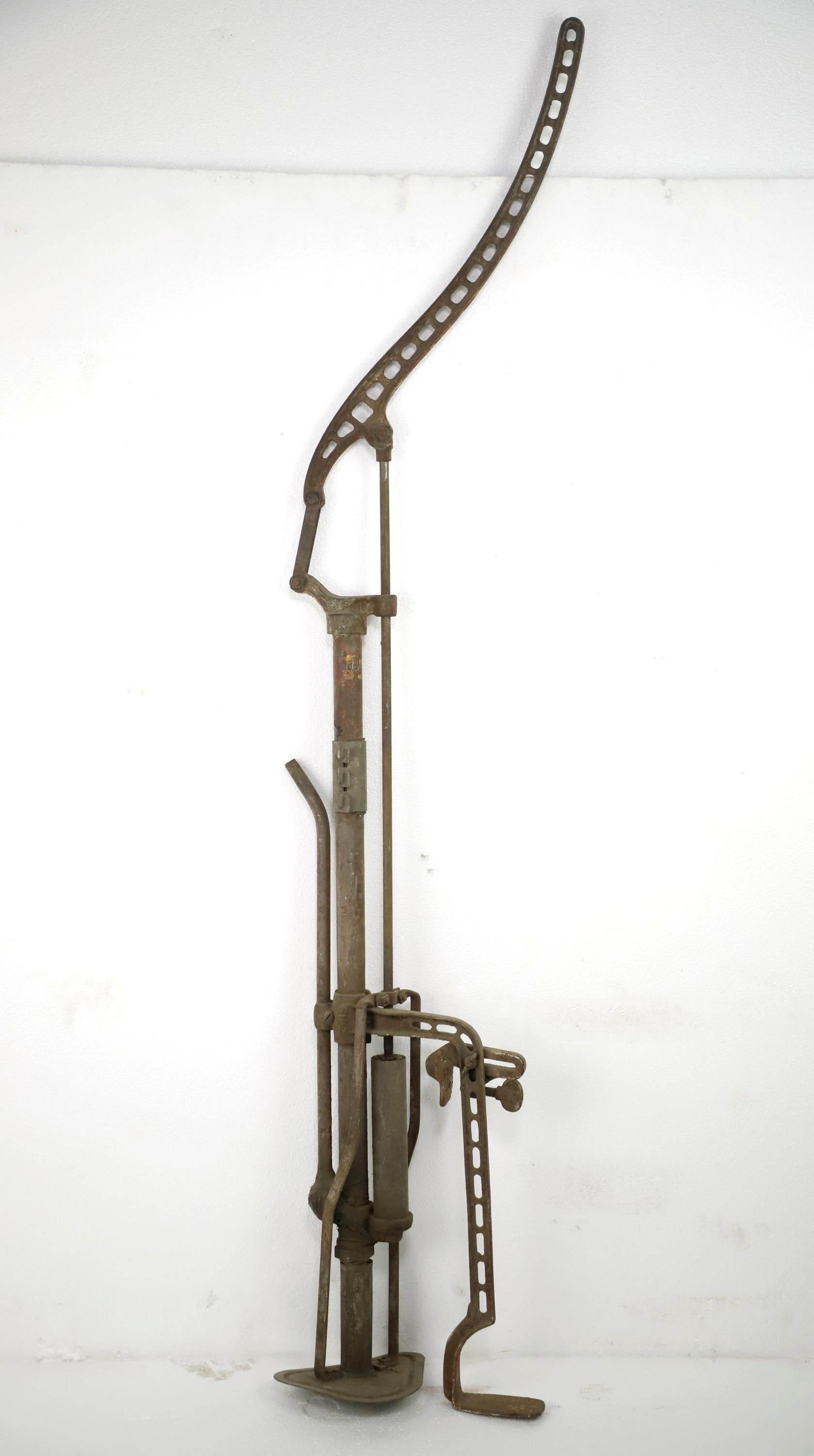 1800s Cast Iron Farm Well Hand Pump with Handle Piston For Sale 1