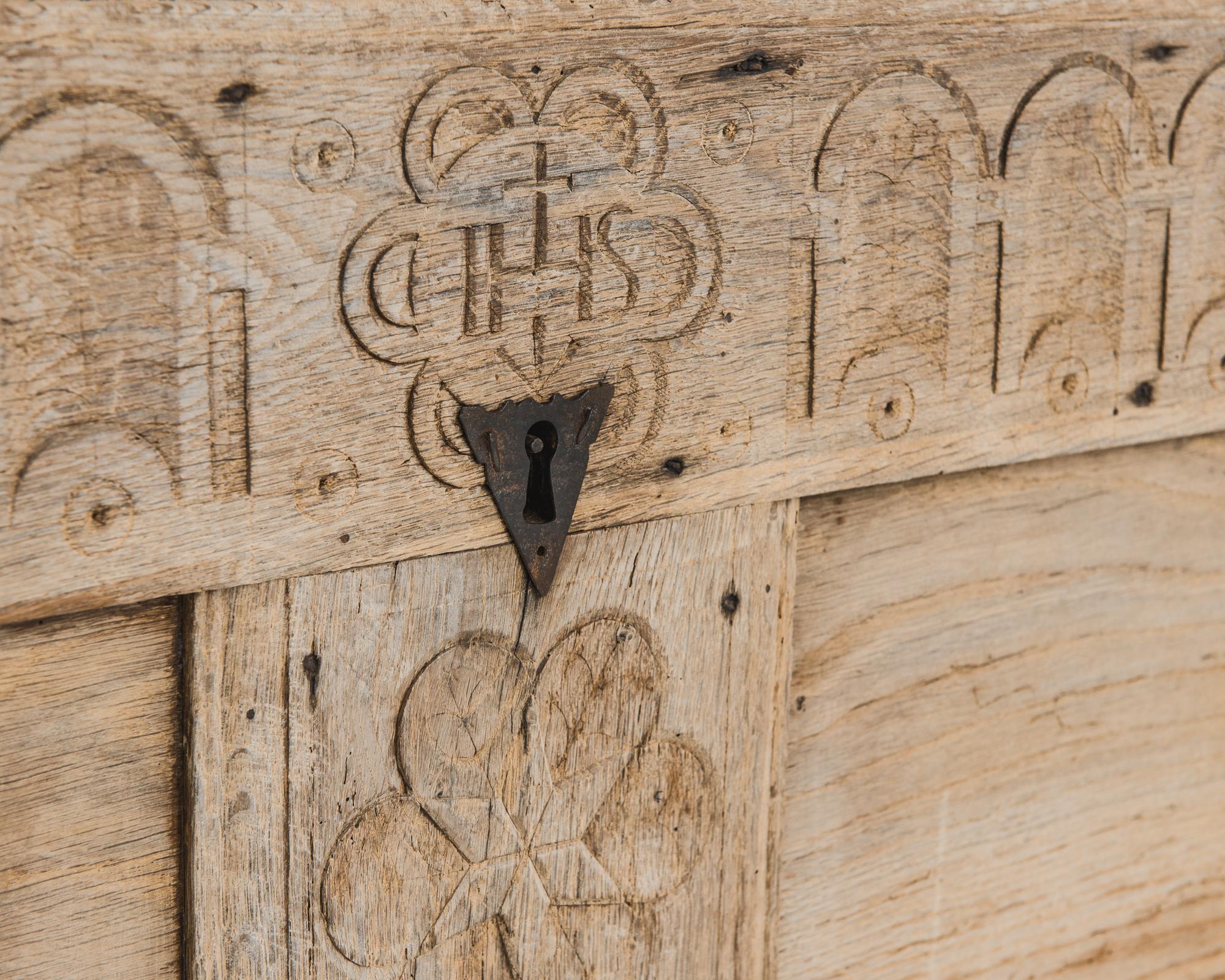 1800s Century German Bleached Oak Trunk For Sale 1