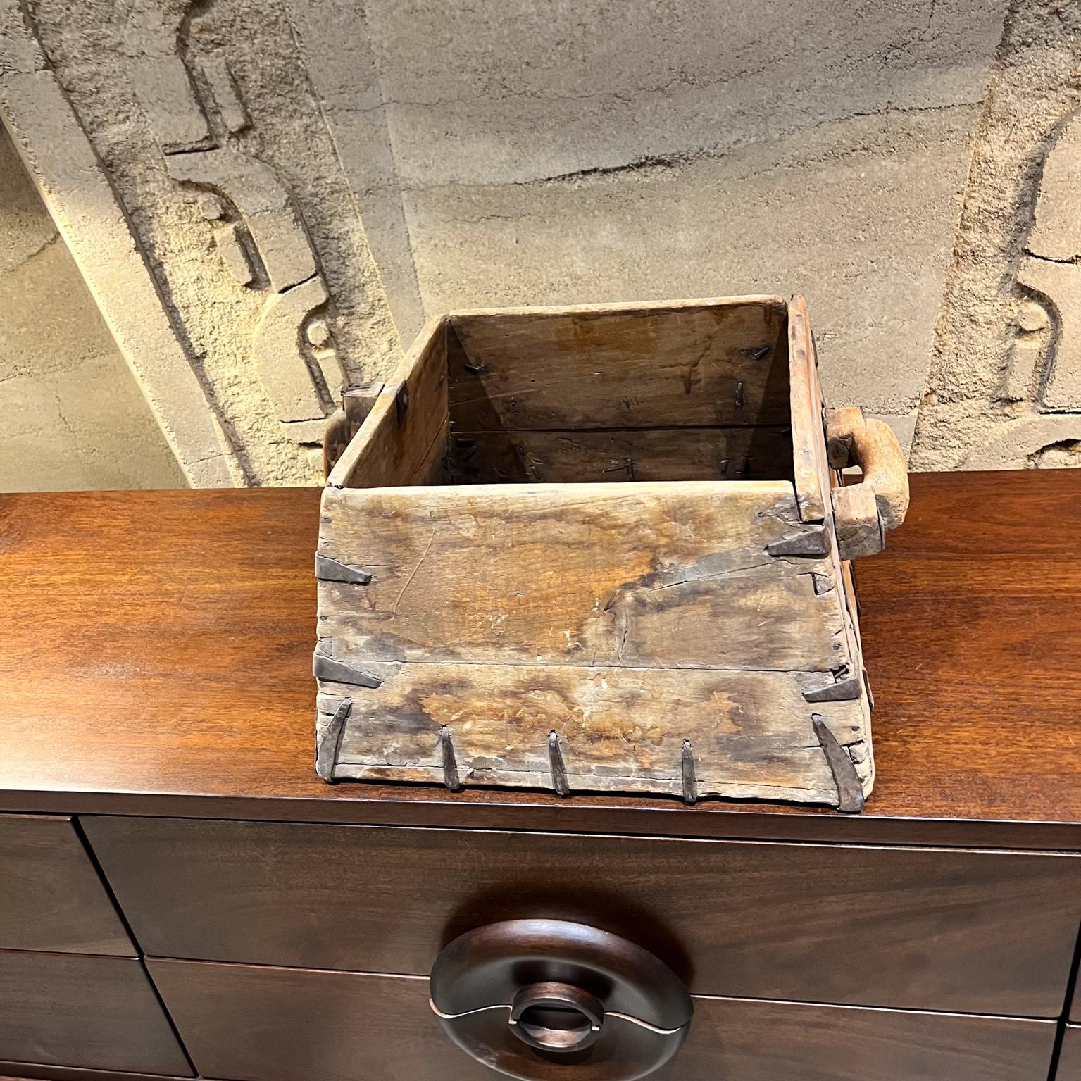 1800s Caja de Madera Antigua Hierro Forjado a Mano Rústico en venta