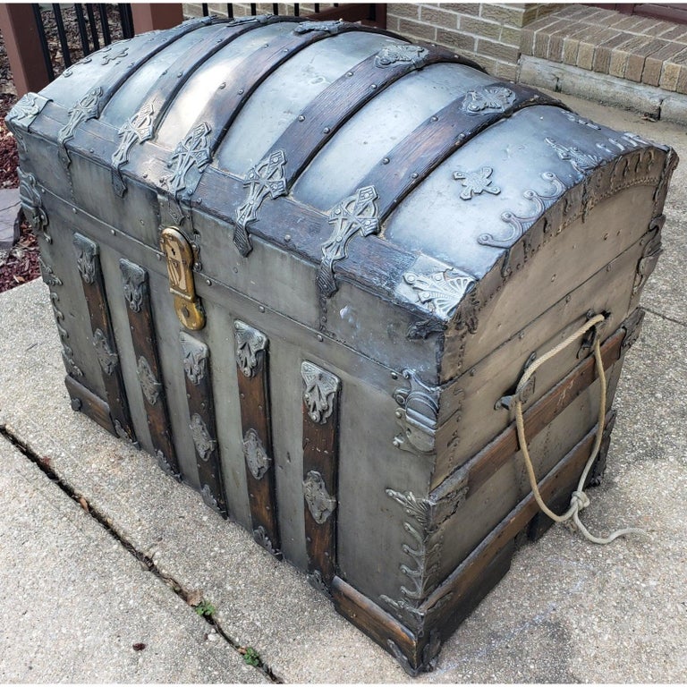 LARGE ANTIQUE VICTORIAN DOME TOP CAMELBACK WOOD & METAL CHEST STEAMER  TRUNK