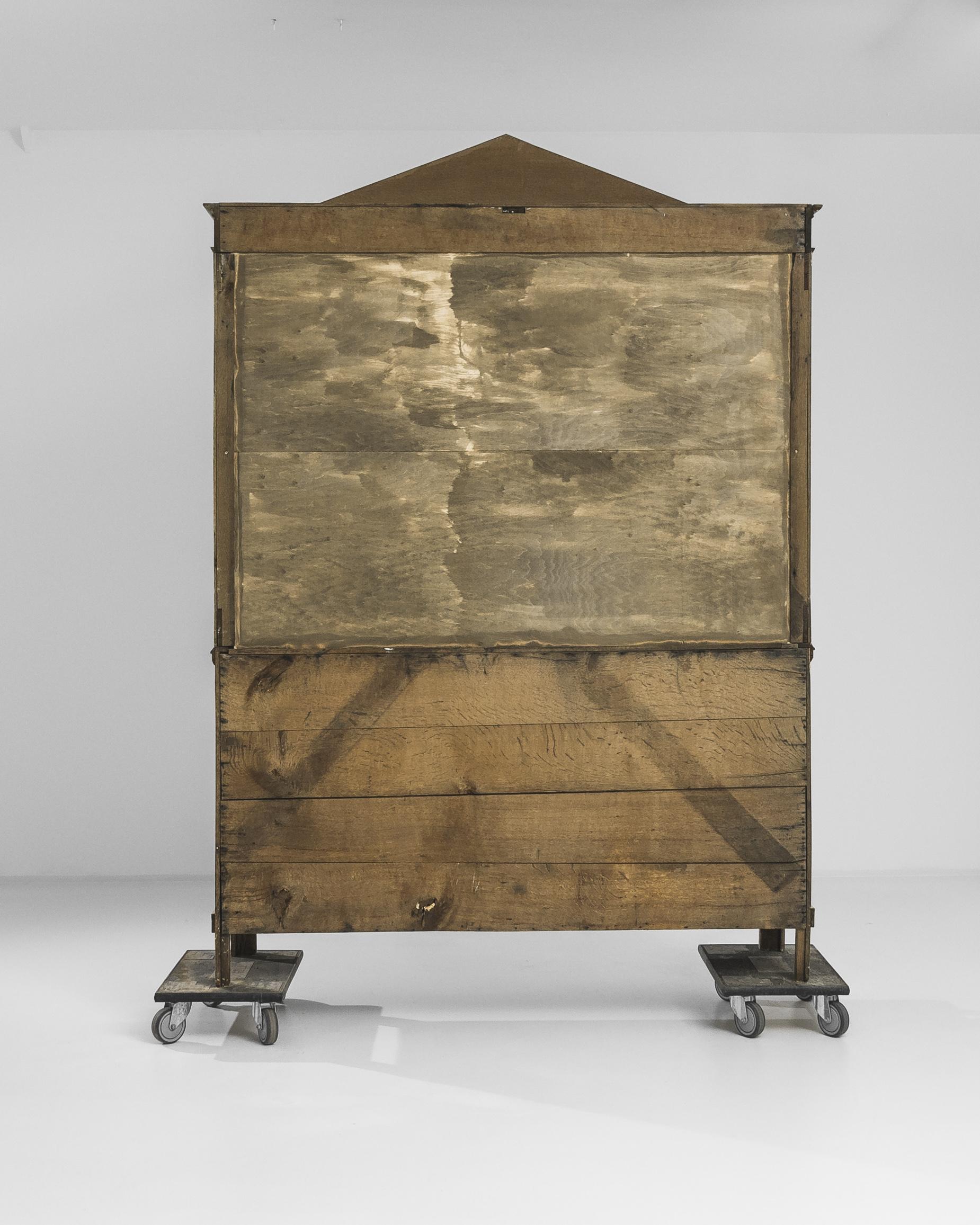 Armoire hollandaise en chêne blanchi des années 1800 en vente 1