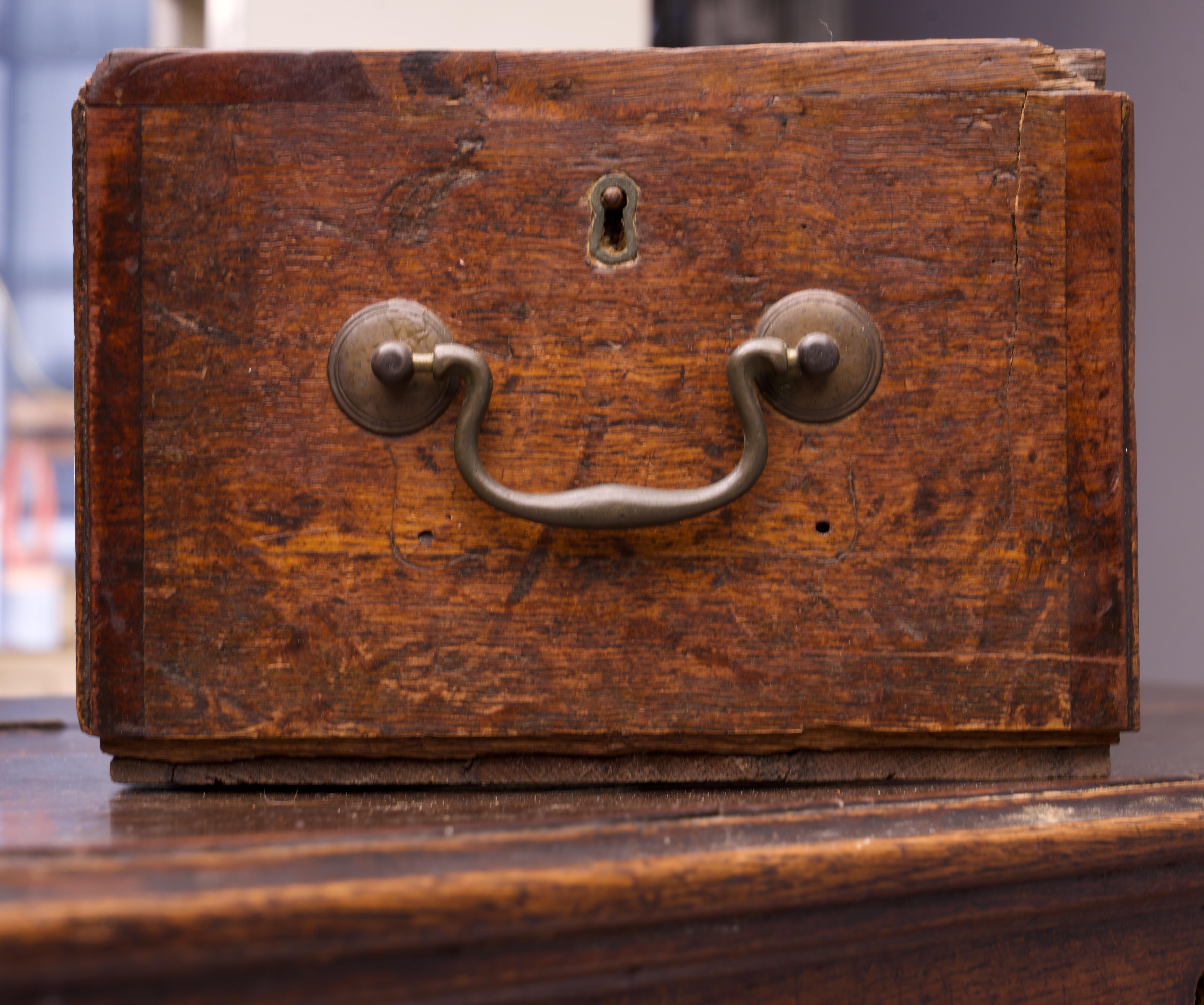 1800s Lancashire Oak Mule Chest Trunk Blanket Box Antique Cabinet Credenza For Sale 8