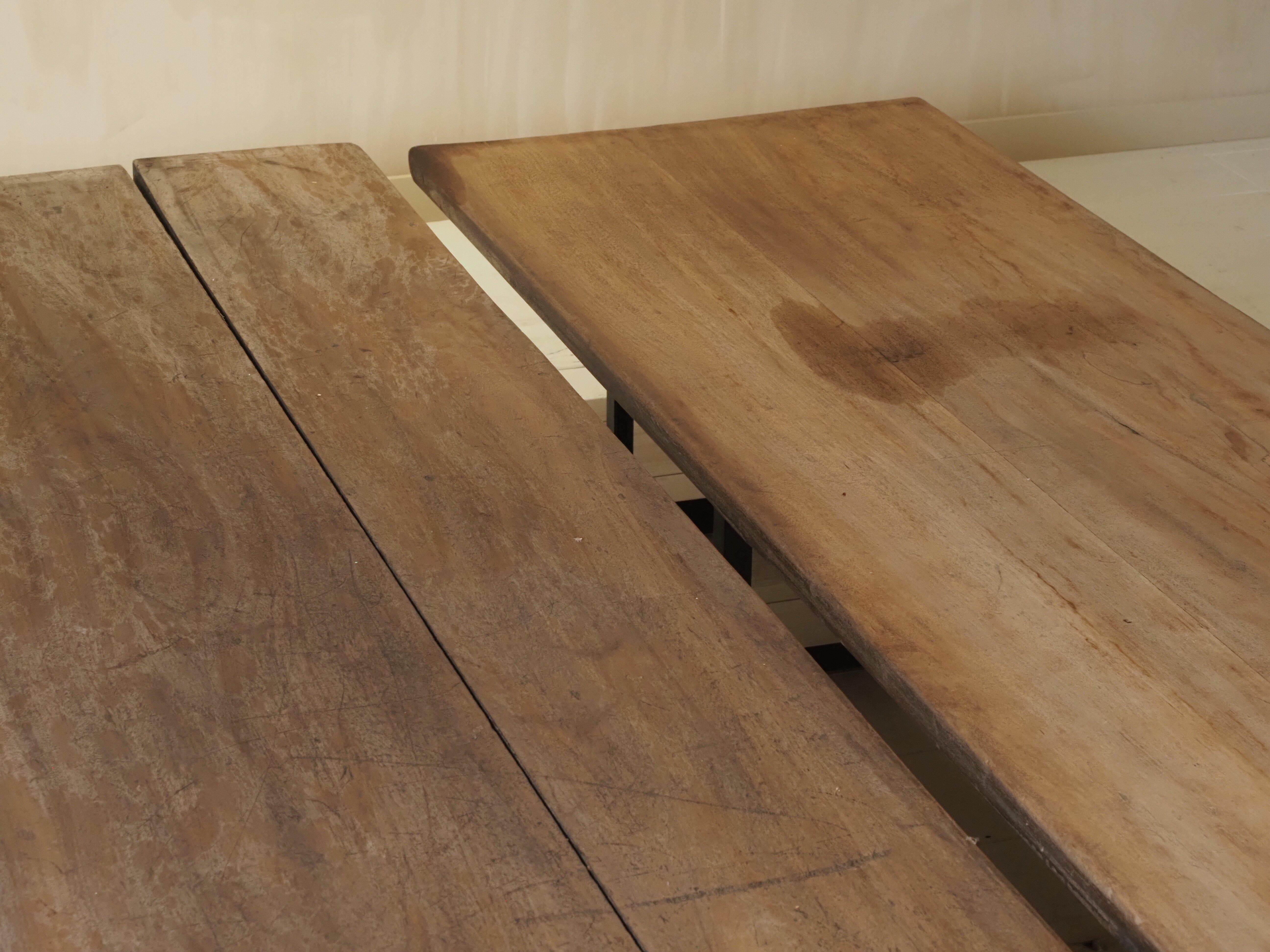 1800's Exceptional pair of extra-long coffee tables For Sale 6