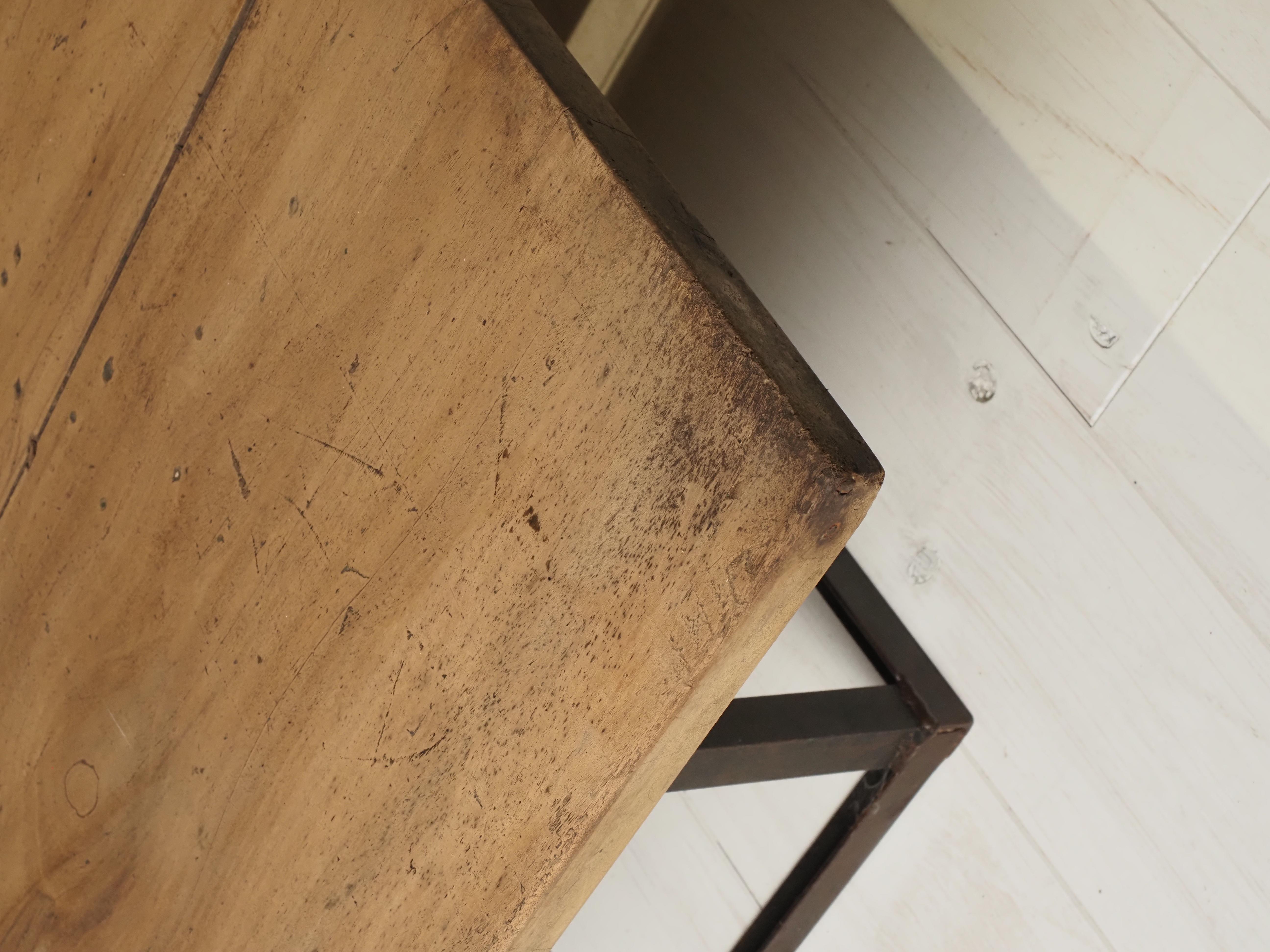 1800's Exceptional pair of extra-long coffee tables For Sale 10