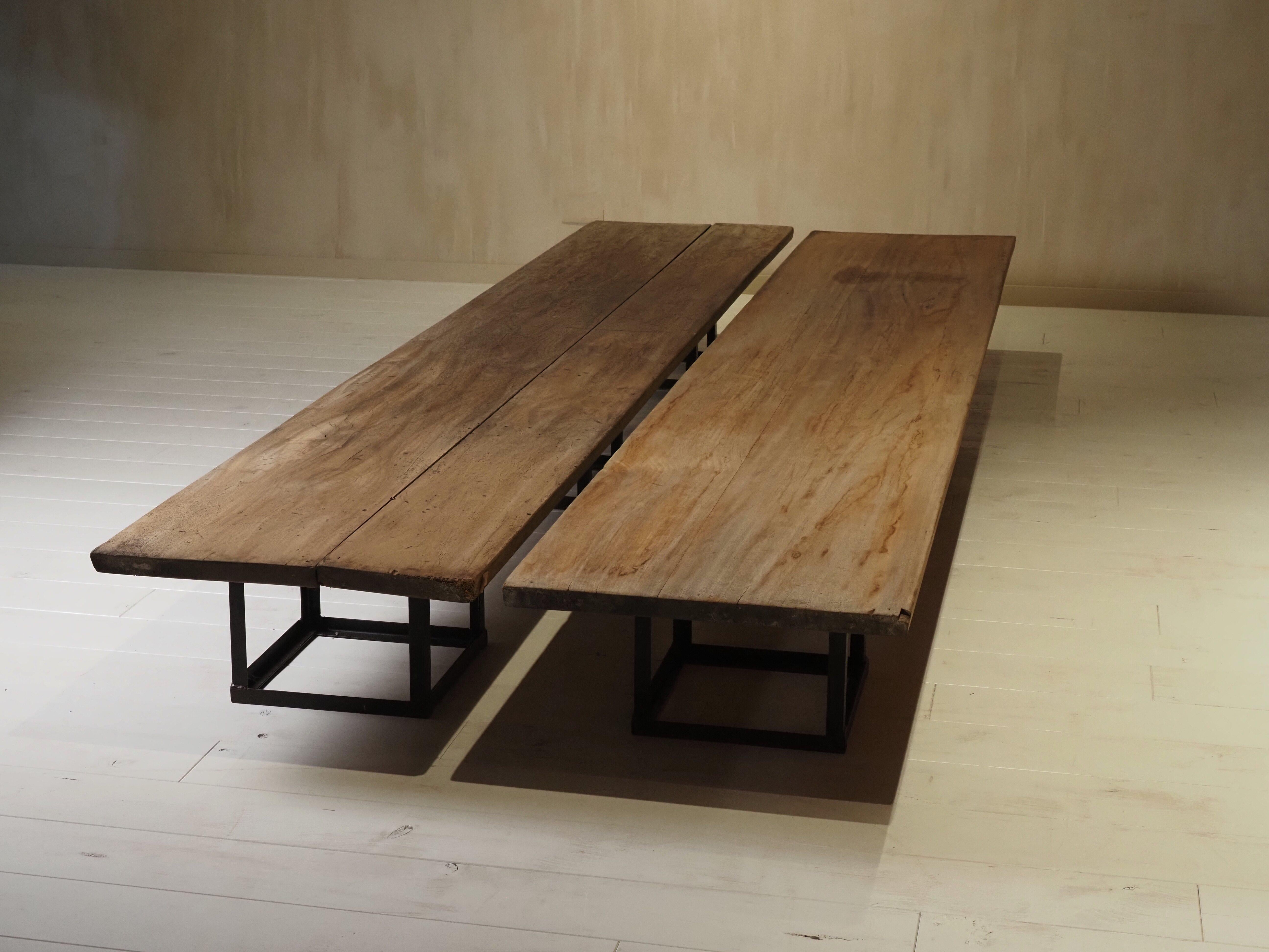 1800's Exceptional pair of extra-long coffee tables For Sale 2