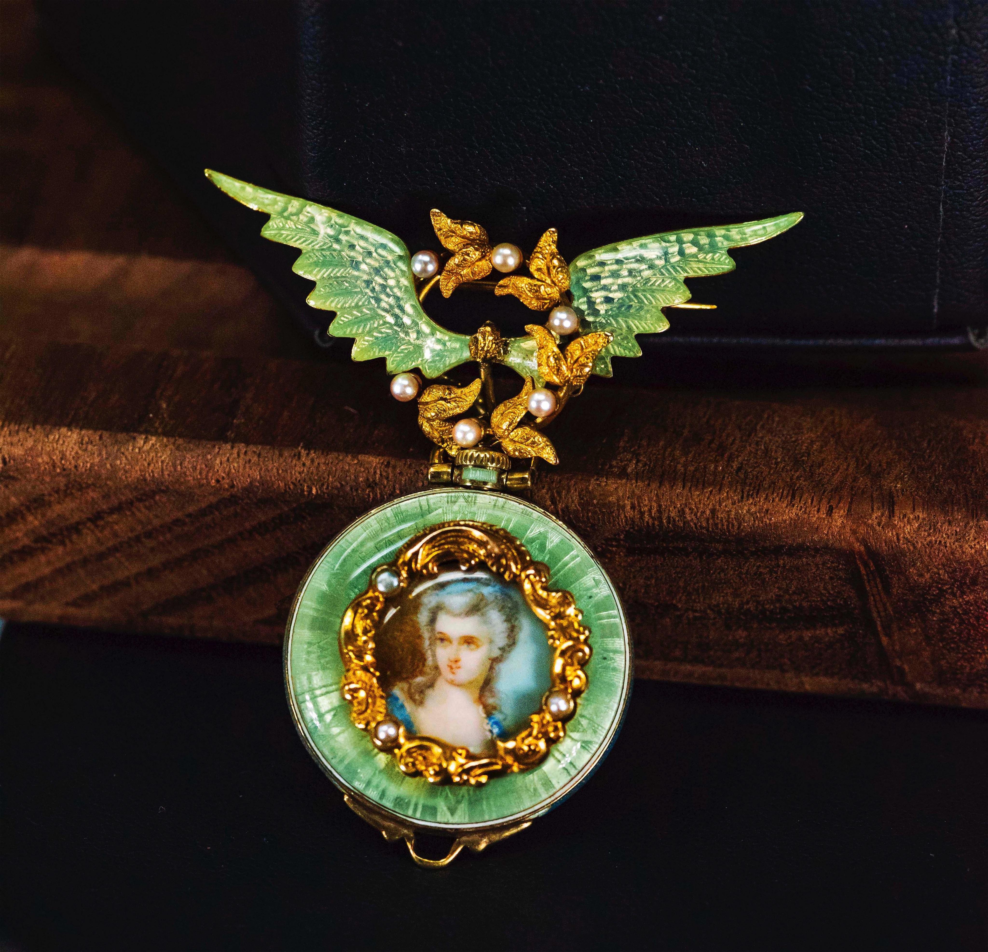 1800s French Art Nouveau Enamel Angel Winged Flower Pearl Wreath Pendant Watch 4