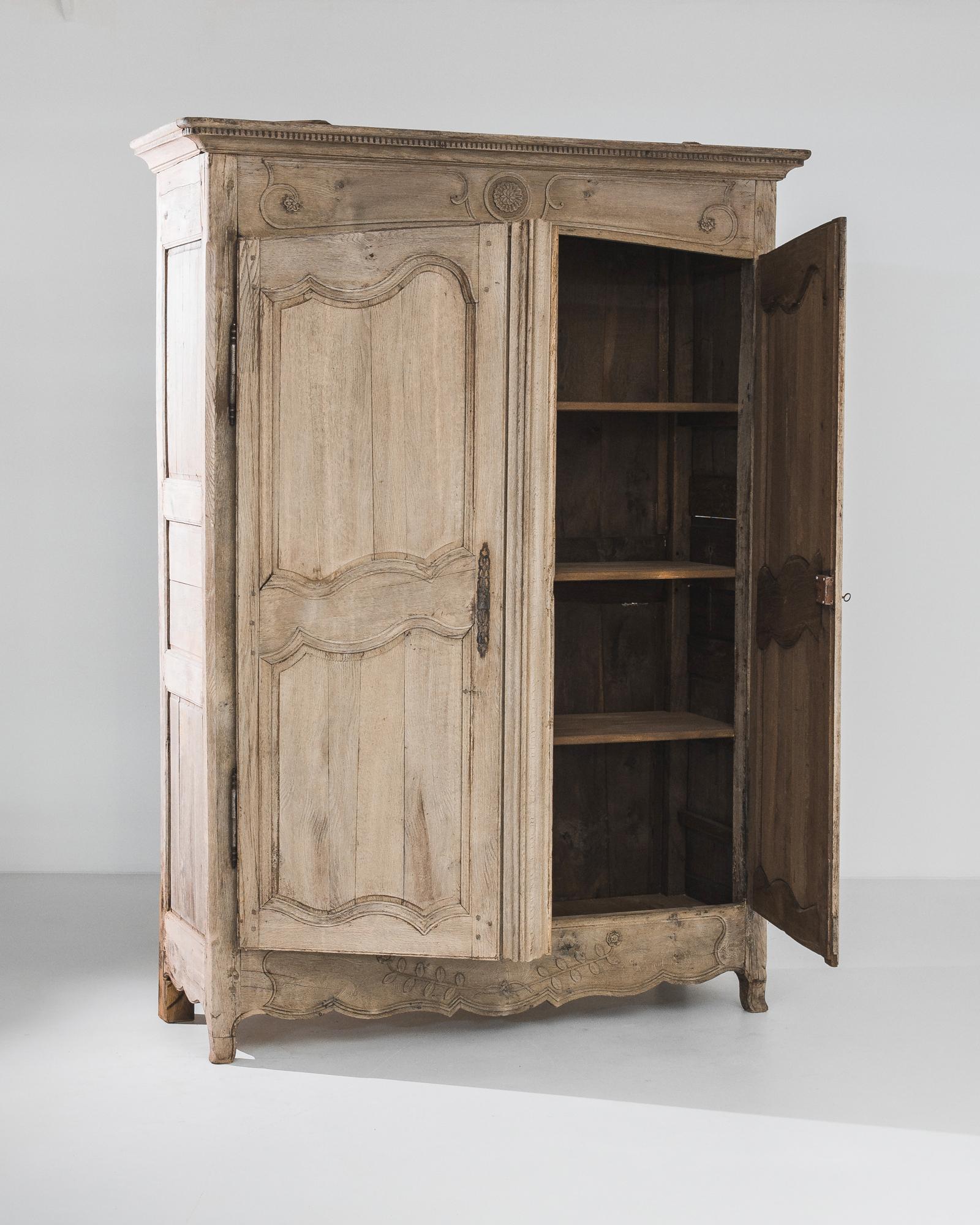 1800s French Bleached Oak Armoire In Good Condition In High Point, NC