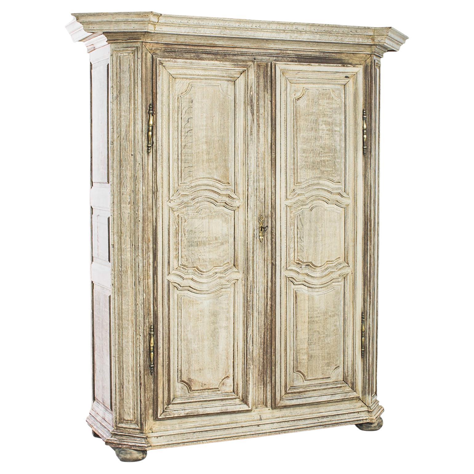 Armoire en chêne blanchi française des années 1800