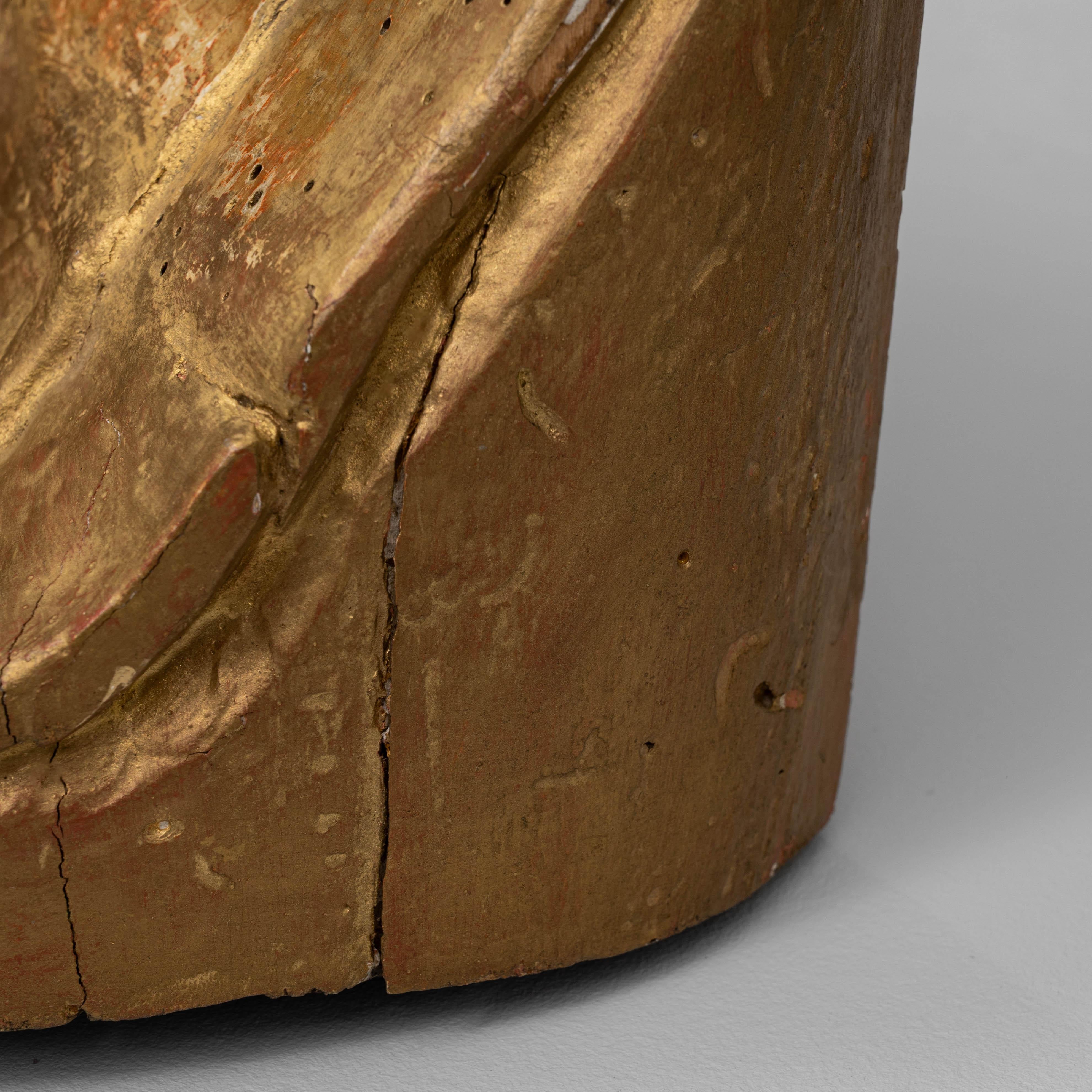 Ornamento in legno dorato francese del 1800 in vendita 4