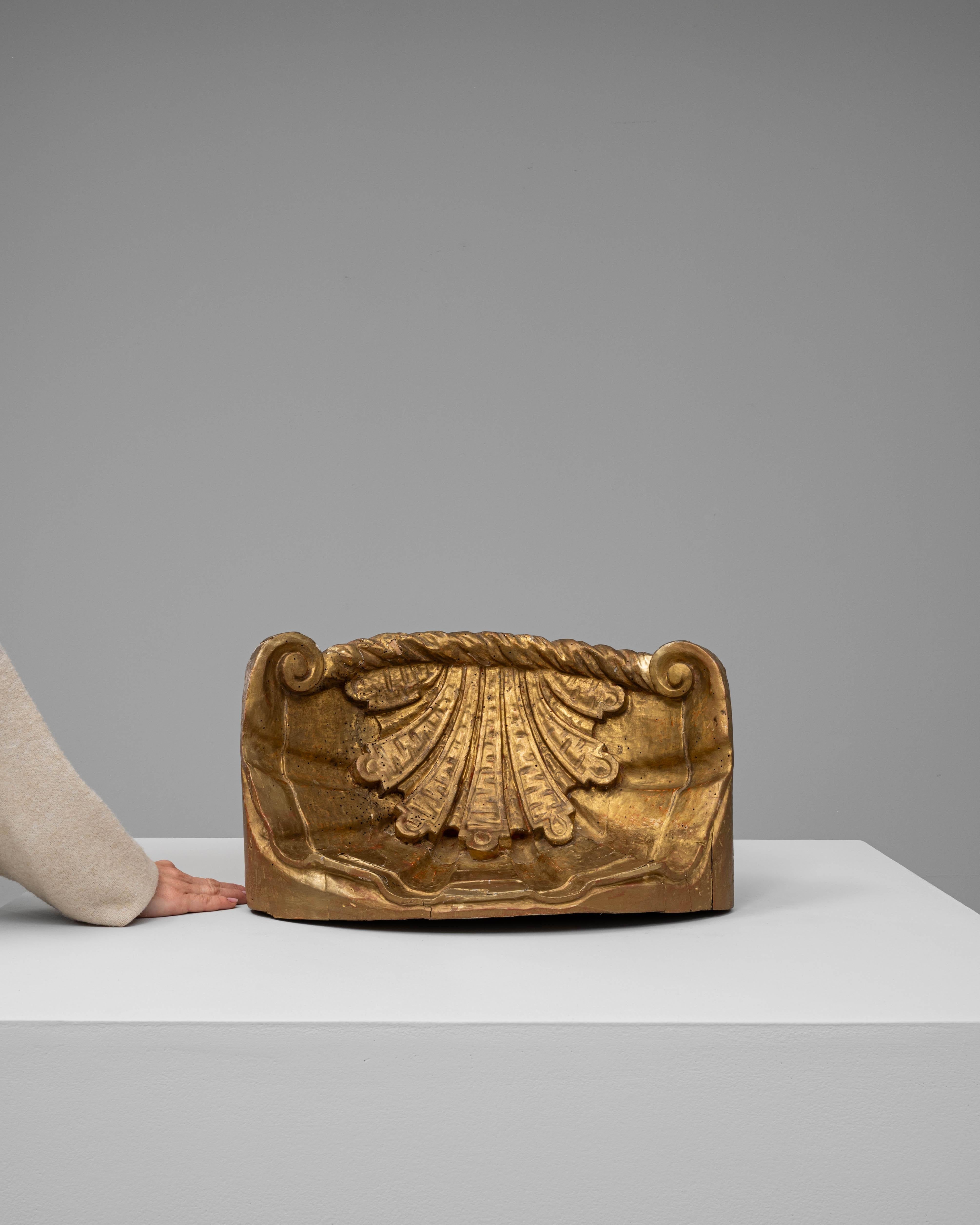 Francese Ornamento in legno dorato francese del 1800 in vendita