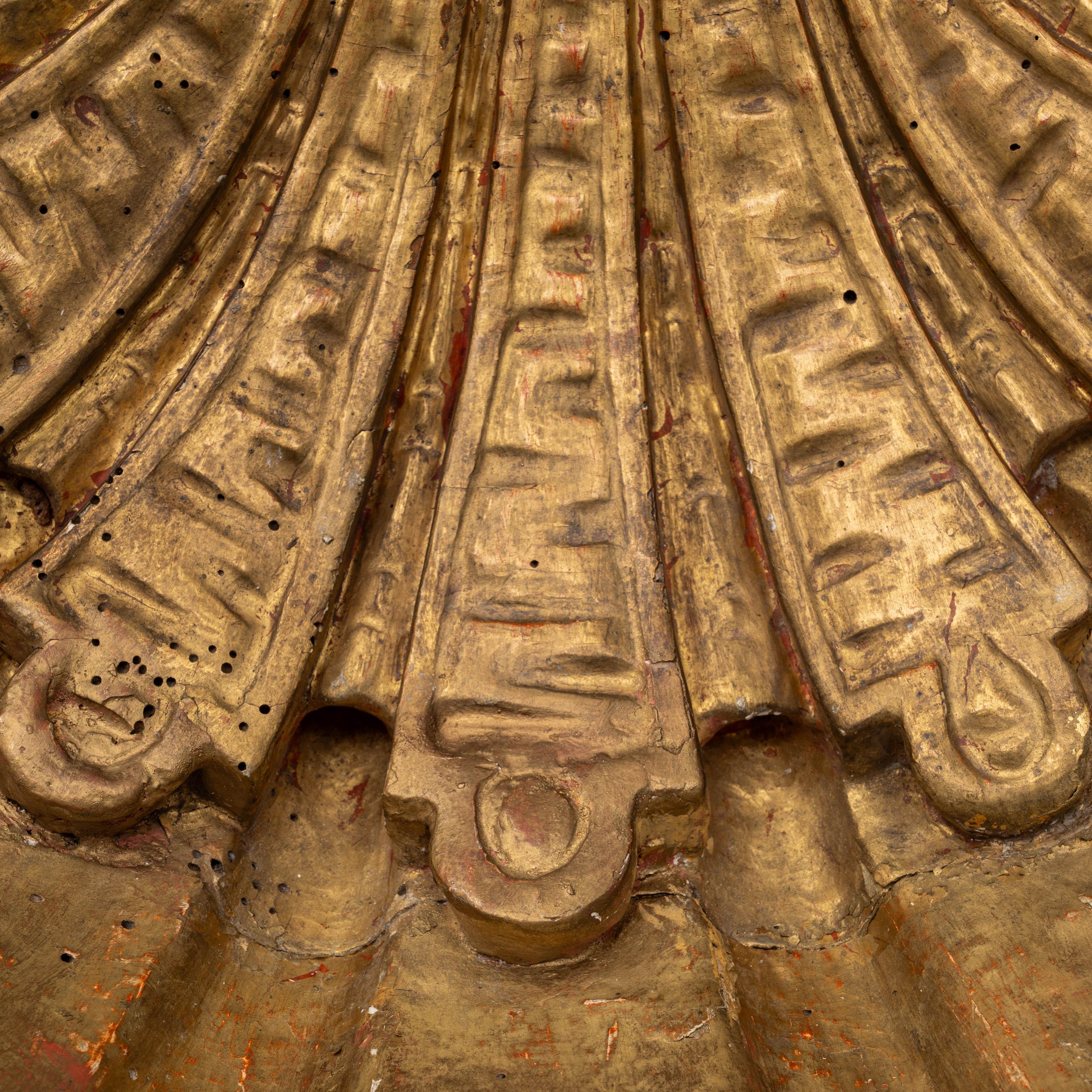 Ornamento in legno dorato francese del 1800 in vendita 3