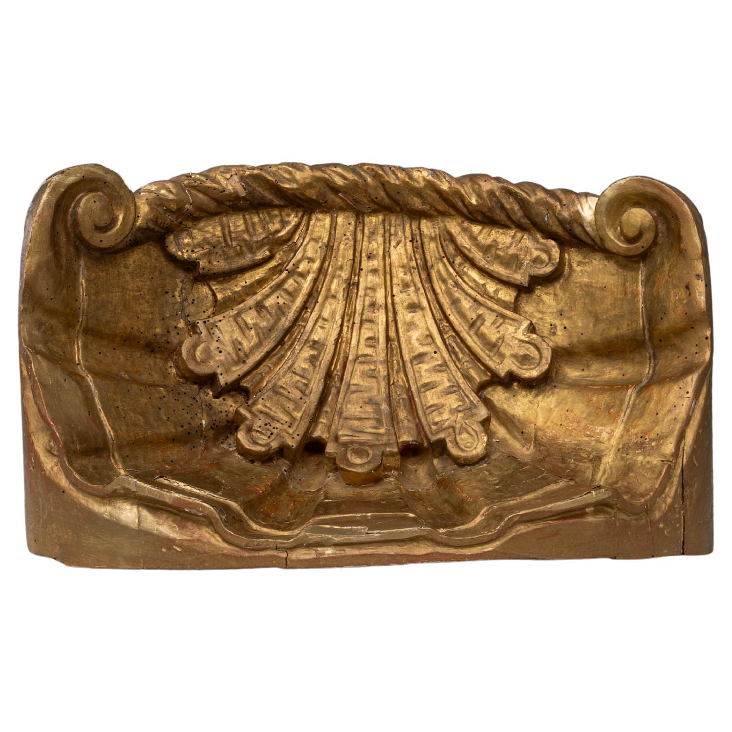 Ornamento in legno dorato francese del 1800